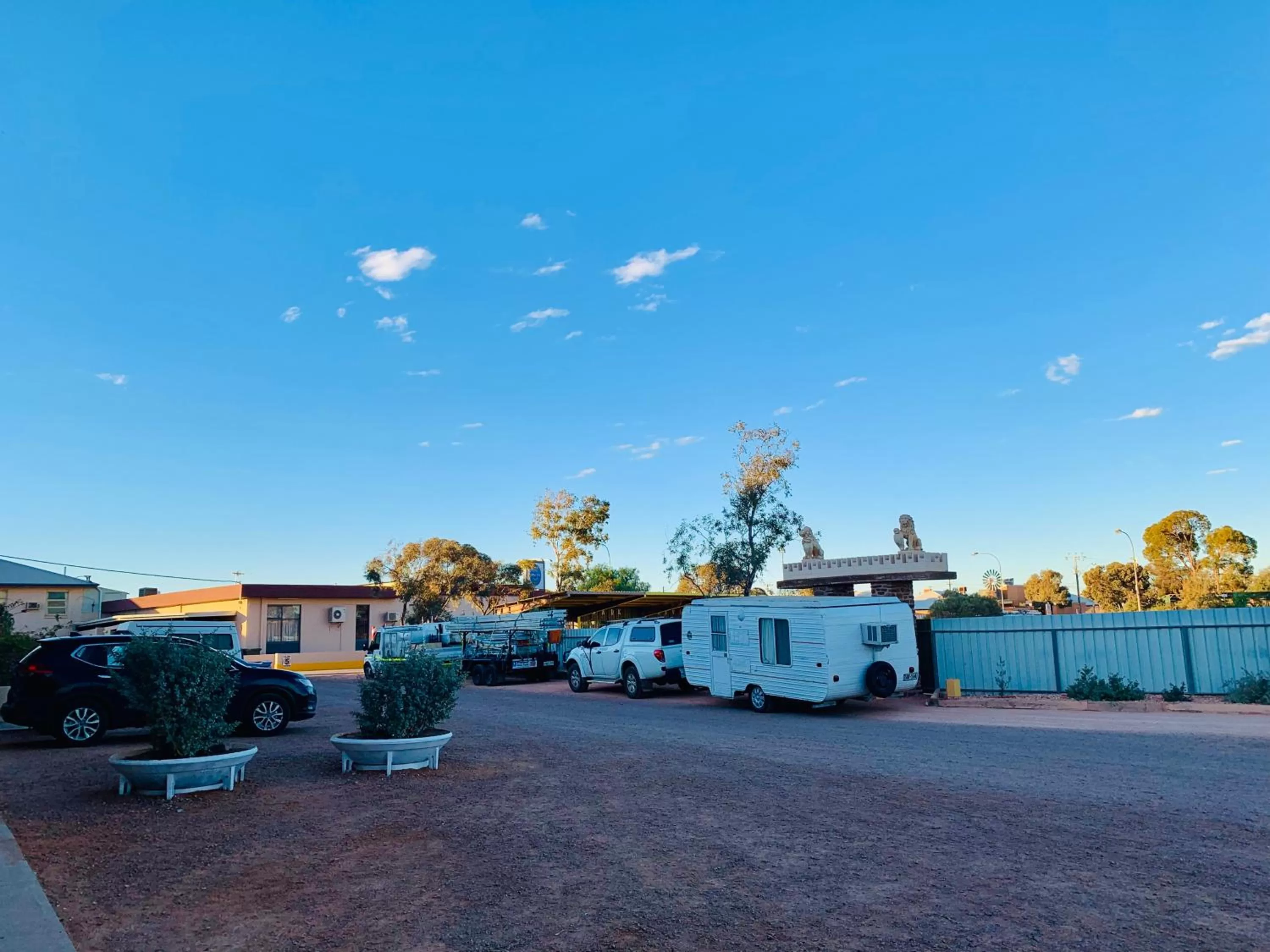 Parking in Opal Inn Hotel, Motel, Caravan Park