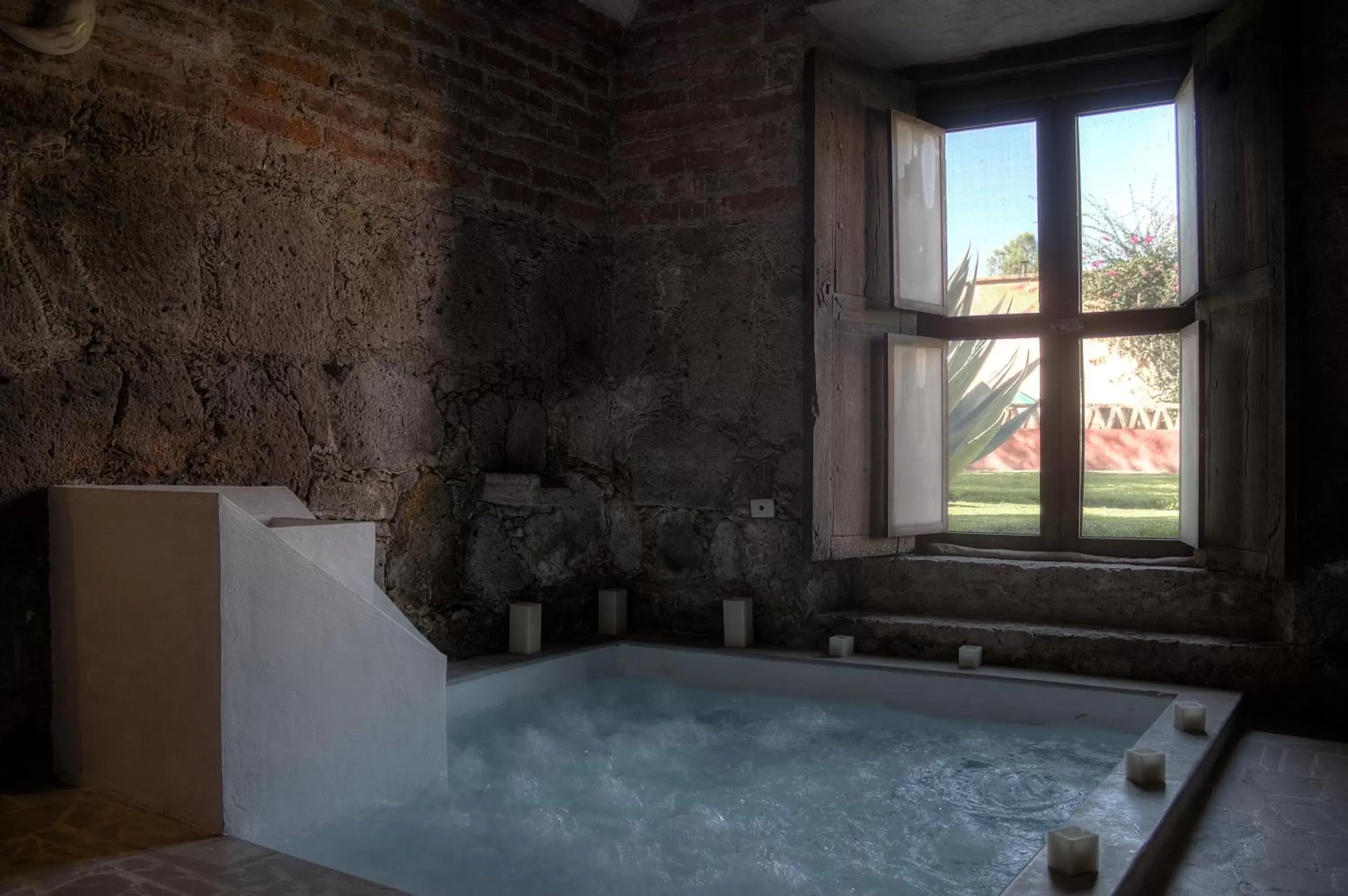 Hot Tub, Winter in Hacienda Sepulveda Hotel & Spa