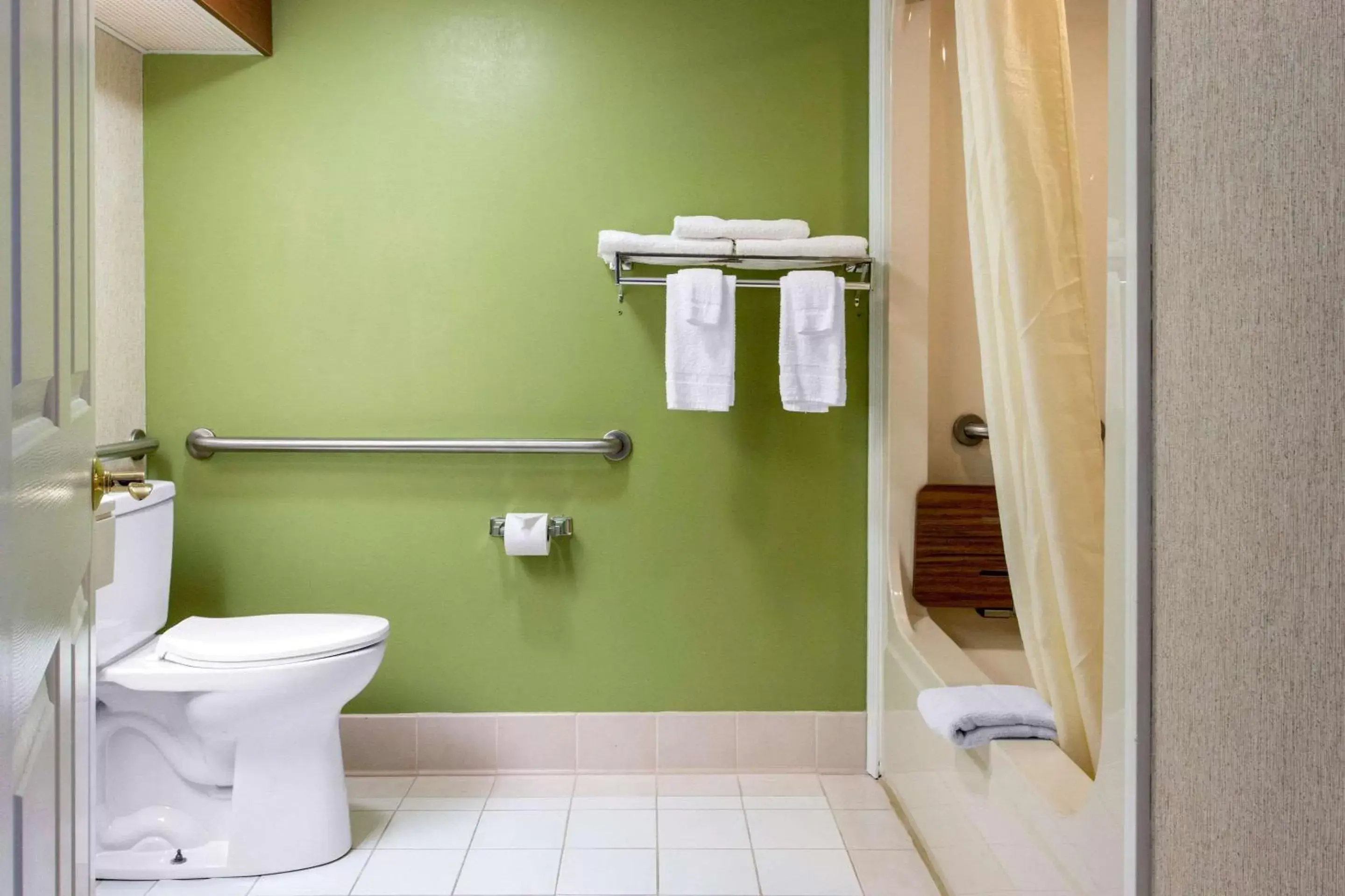 Bathroom in Sleep Inn & Suites Oregon