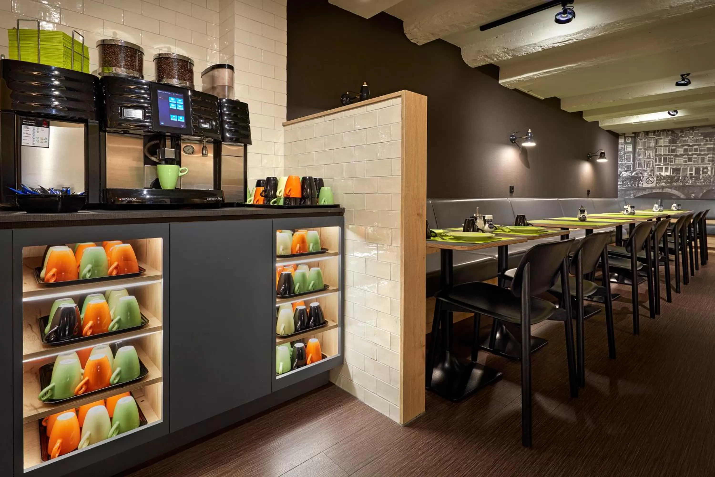 Restaurant/places to eat in Nova Hotel