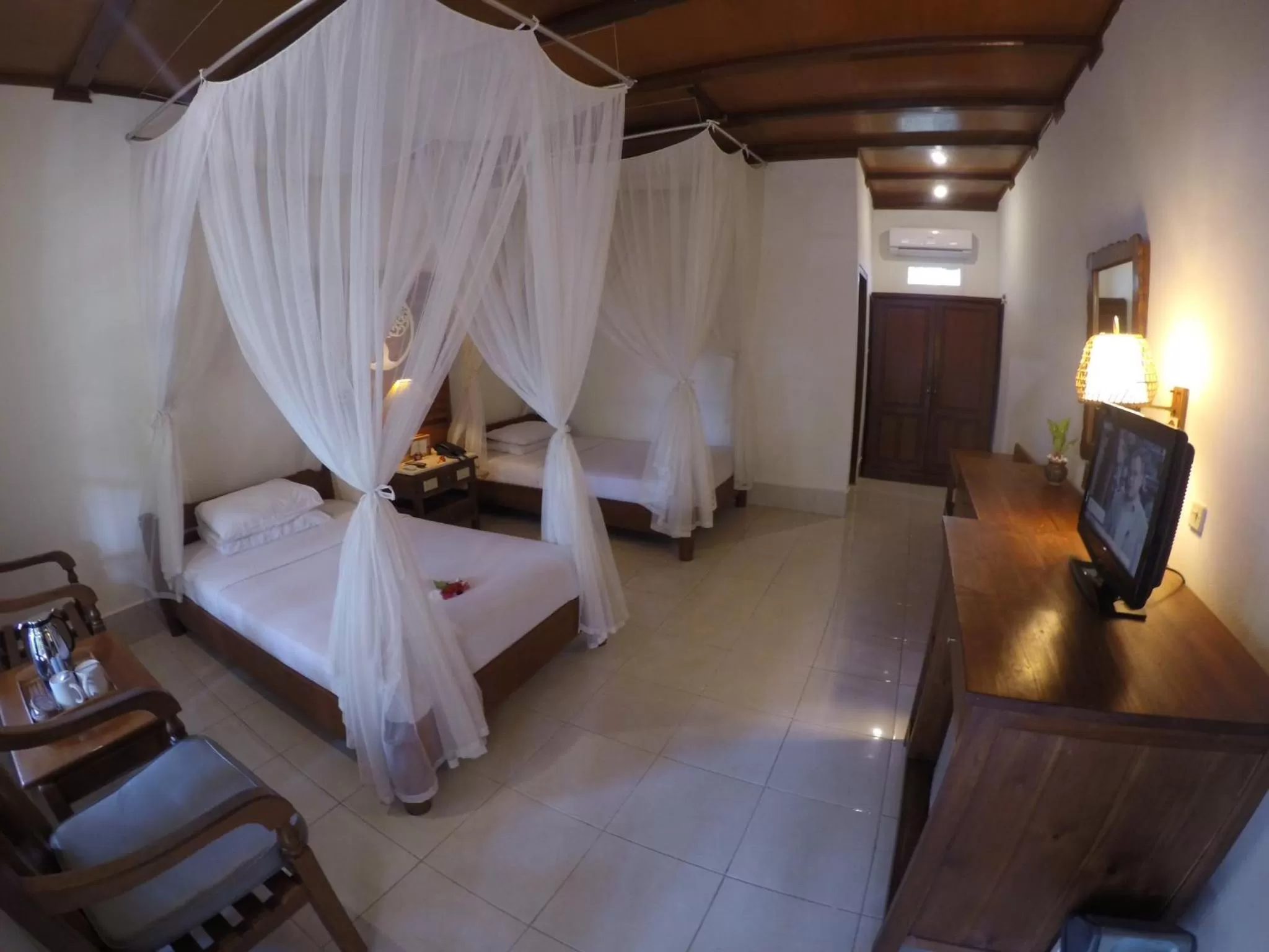 Photo of the whole room, Bed in Bumi Ayu Bungalow Sanur