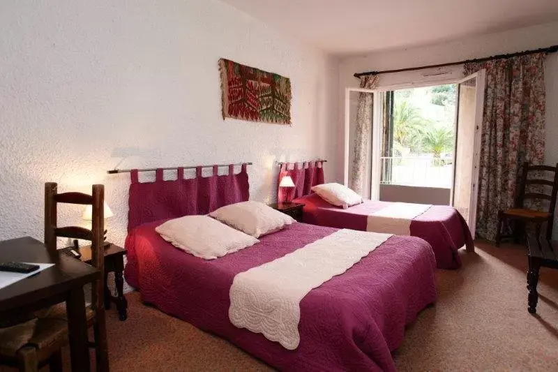 Bedroom, Bed in Motel le Colibri