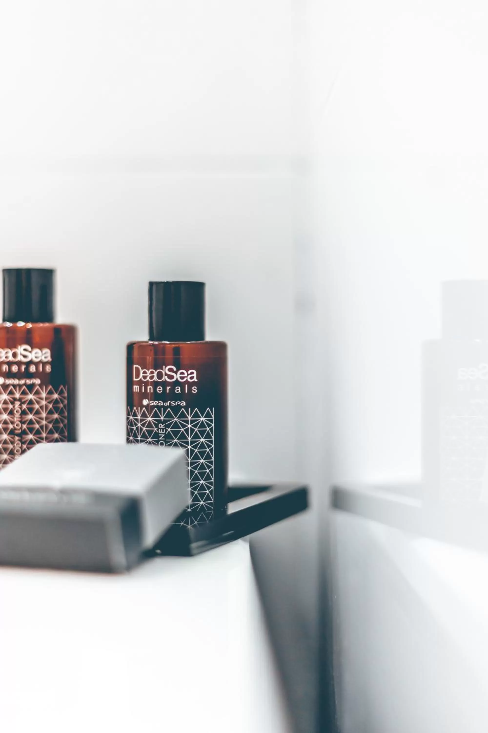 Bathroom, Bed in Benjamin Business Hotel