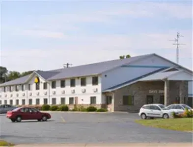 Property Building in Americas Best Value Inn Champaign