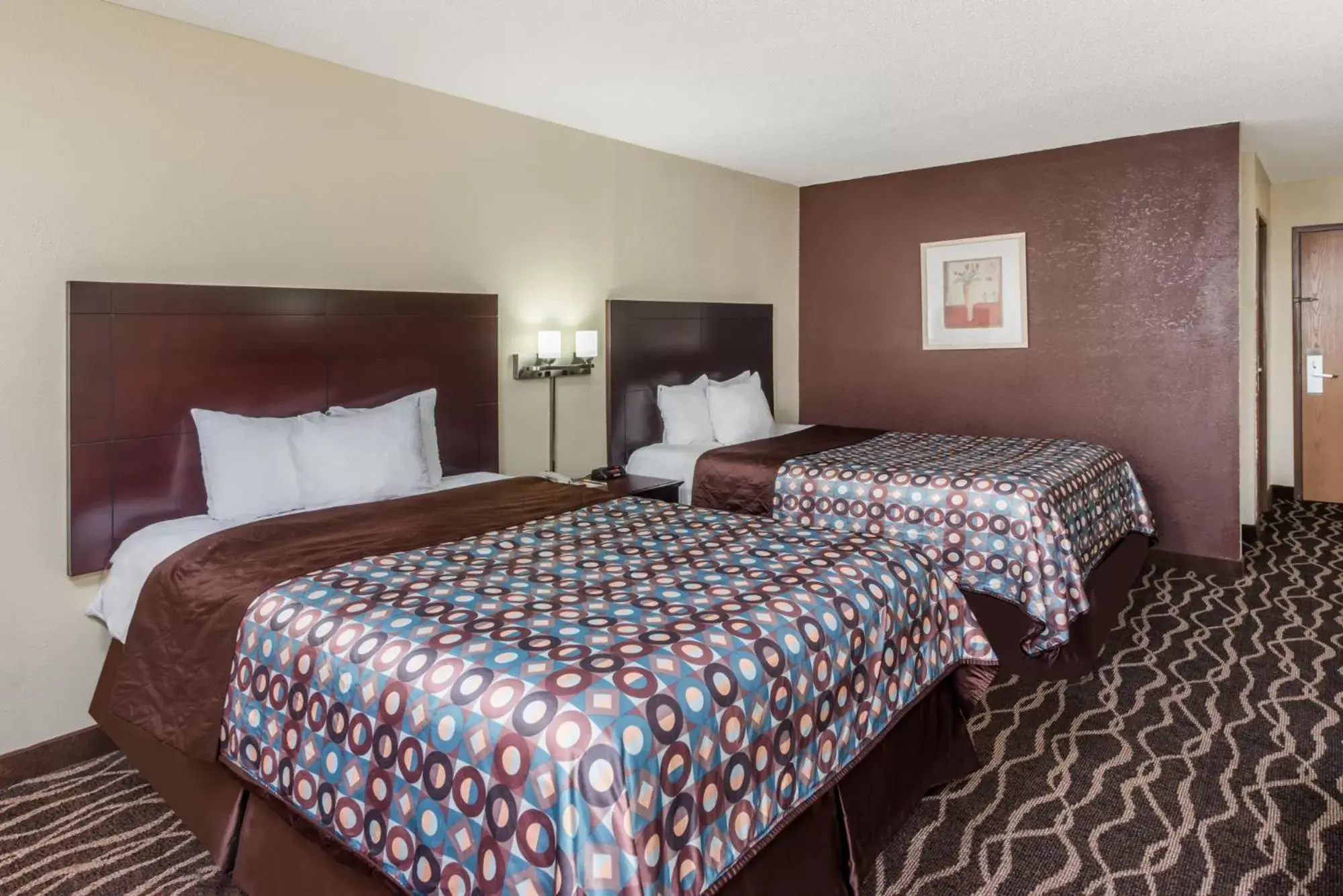 Bed in Days Inn & Suites by Wyndham Casey