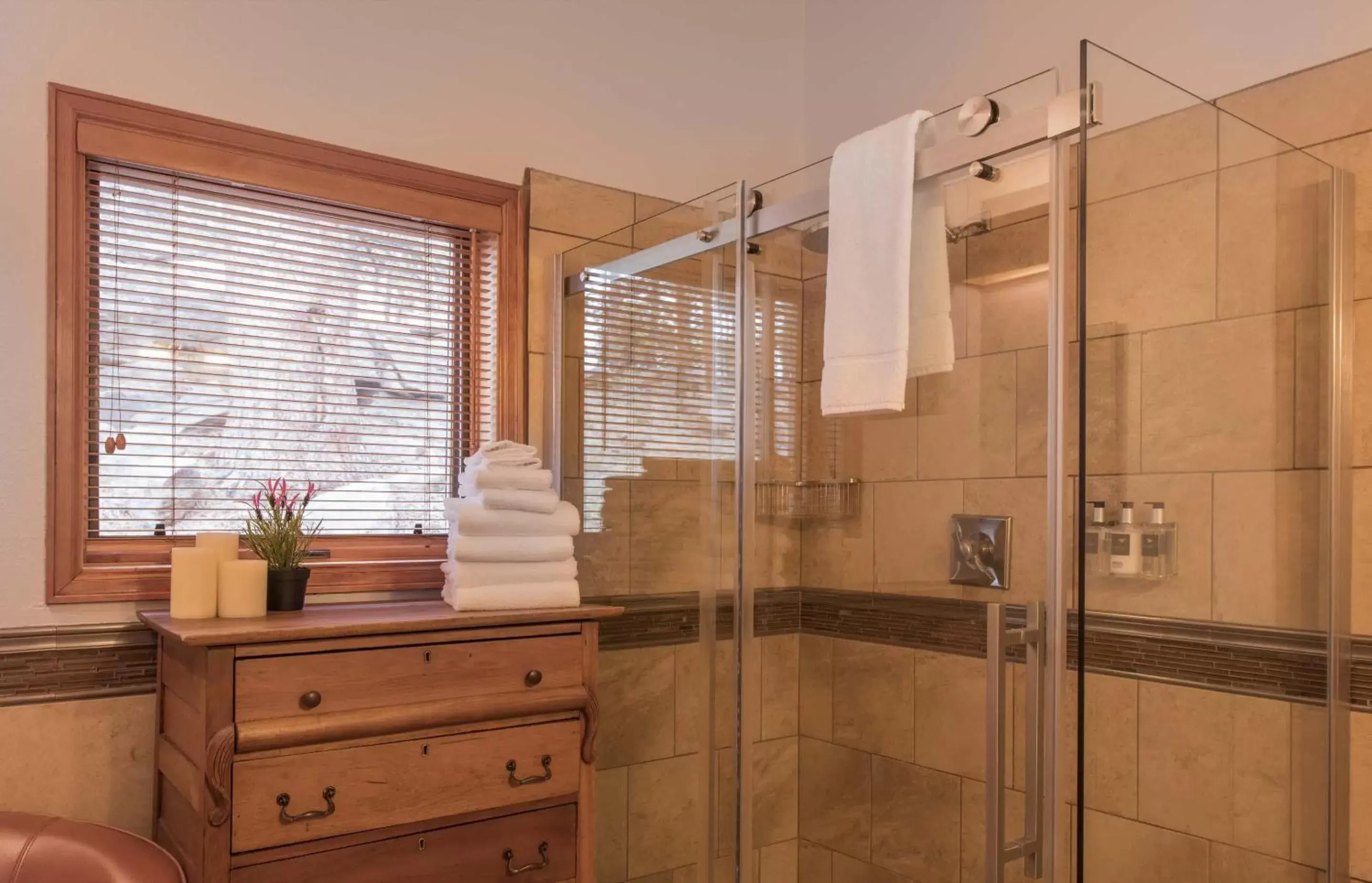 Bathroom in Romantic RiverSong Inn