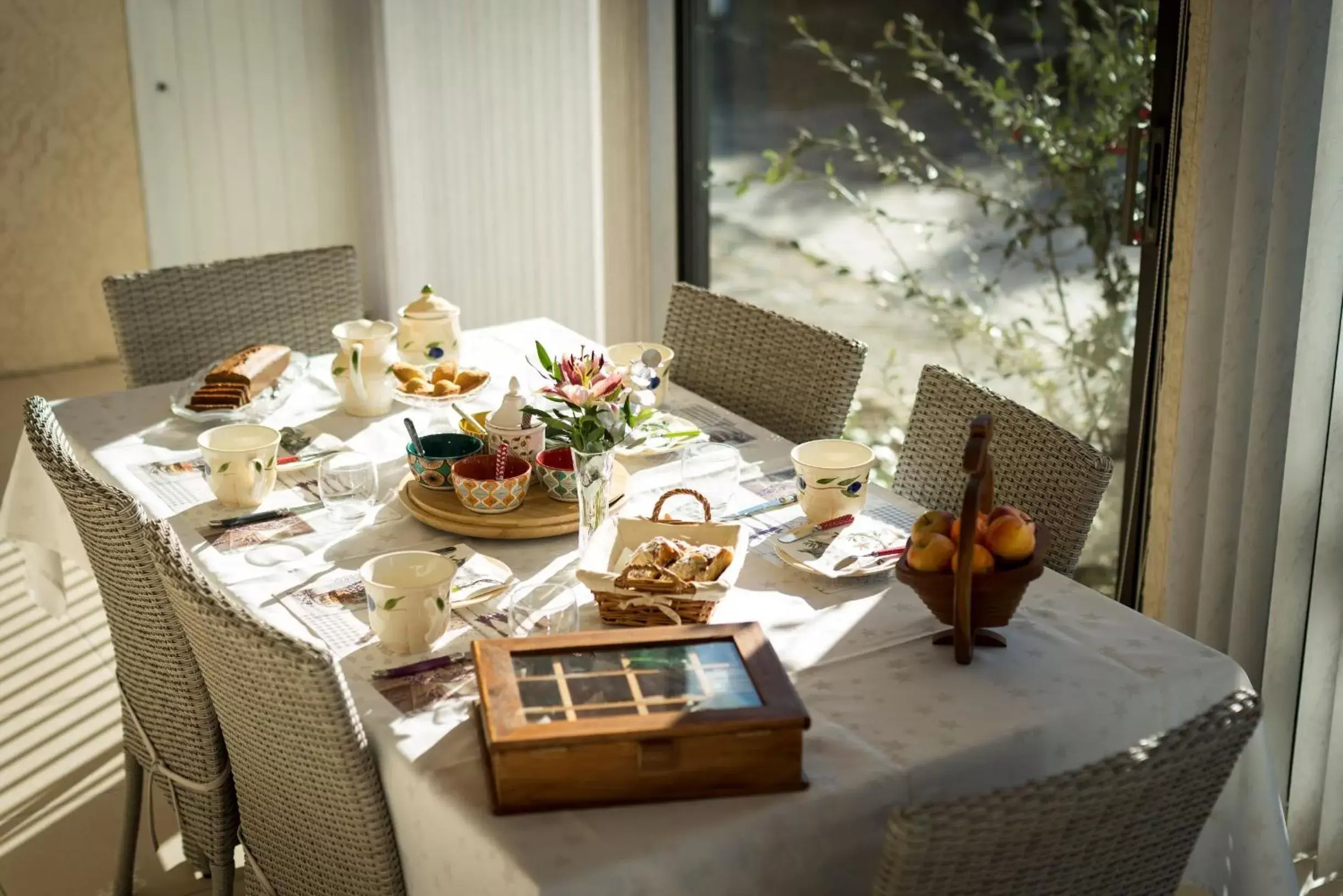 Patio, Restaurant/Places to Eat in Hôtes'Antic Provence