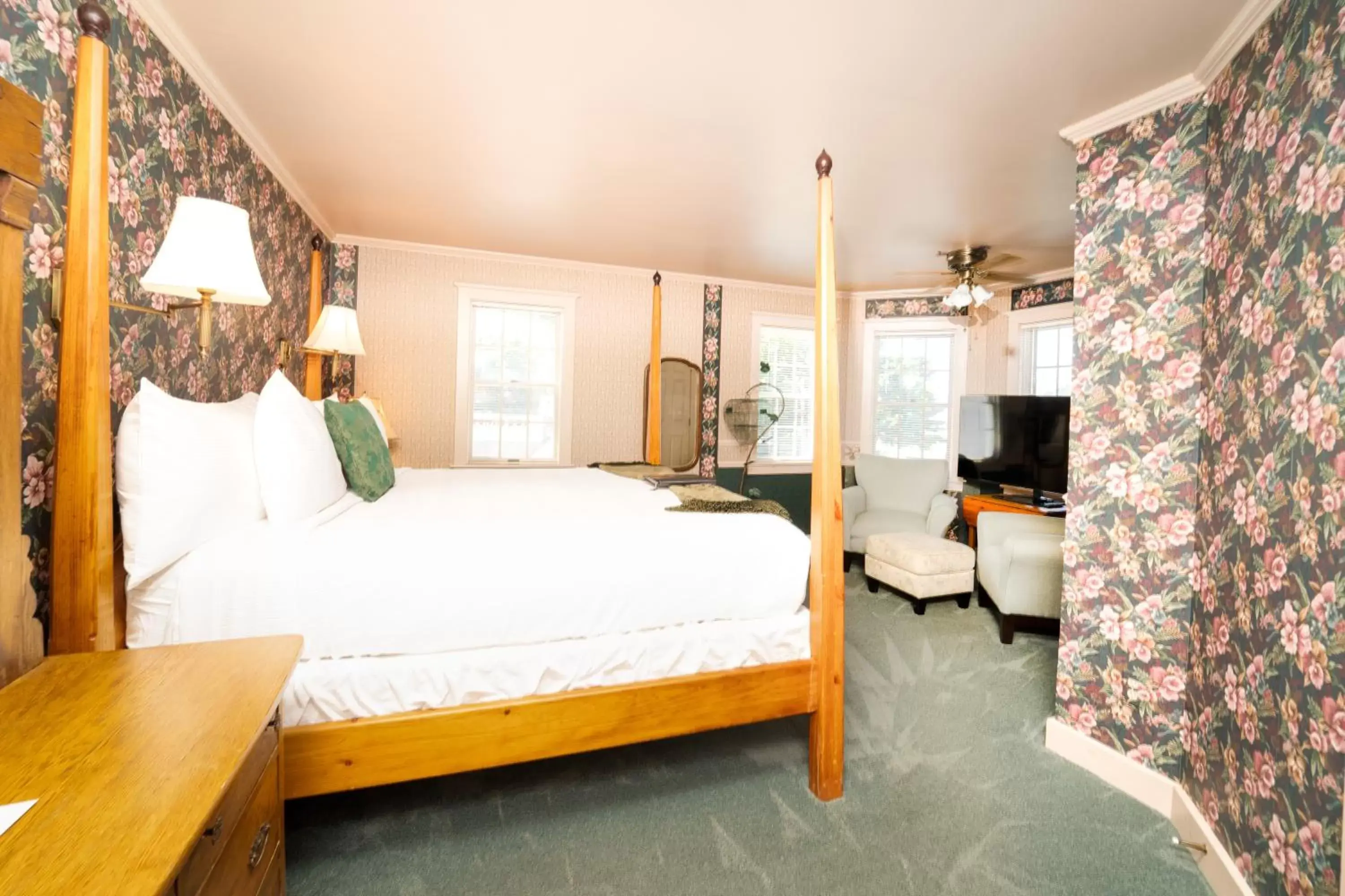 King Room in Yelton Manor Bed and Breakfast