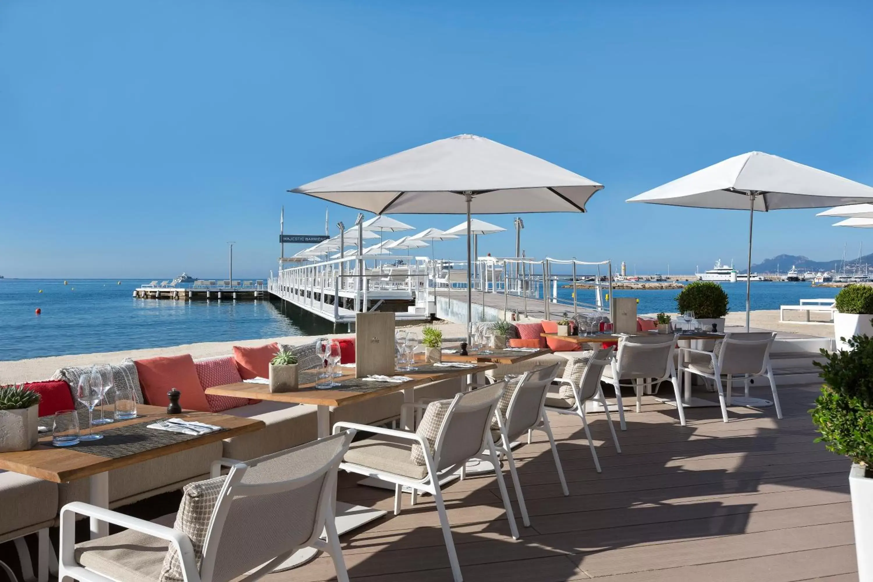 Beach in Hôtel Barrière Le Majestic Cannes