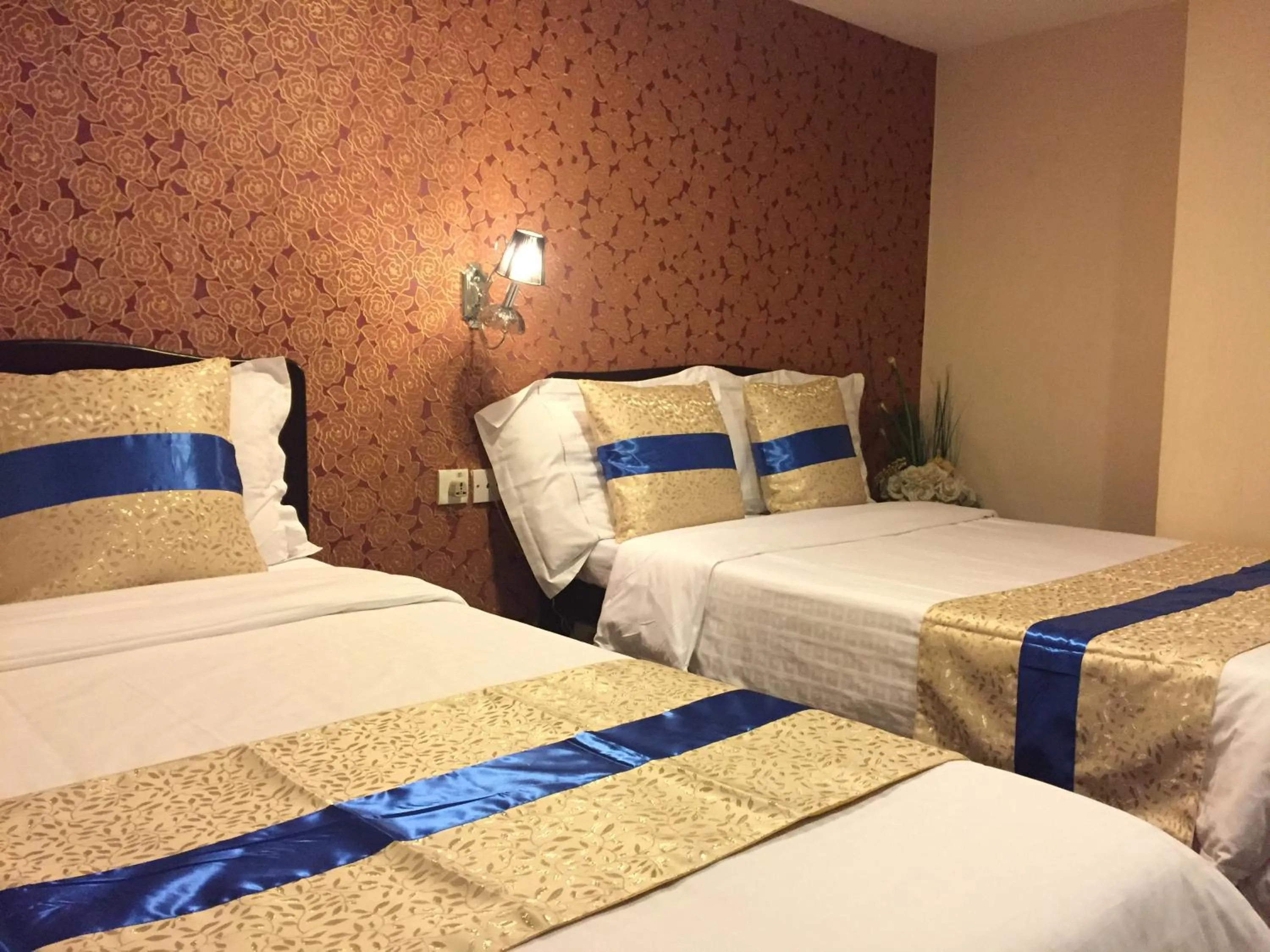 bunk bed, Bed in California Hotel