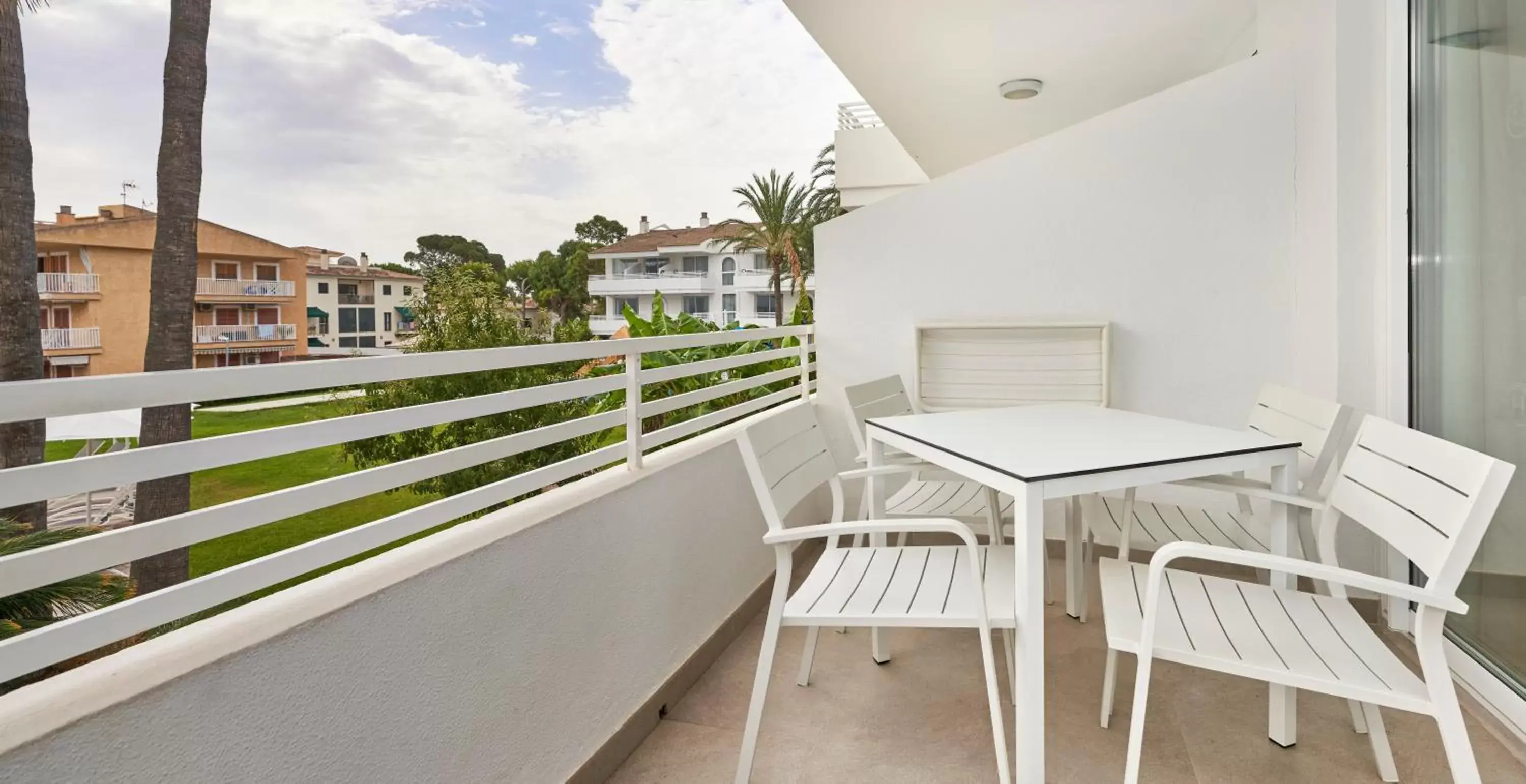 Balcony/Terrace in Hoposa Hotel & Apartaments VillaConcha