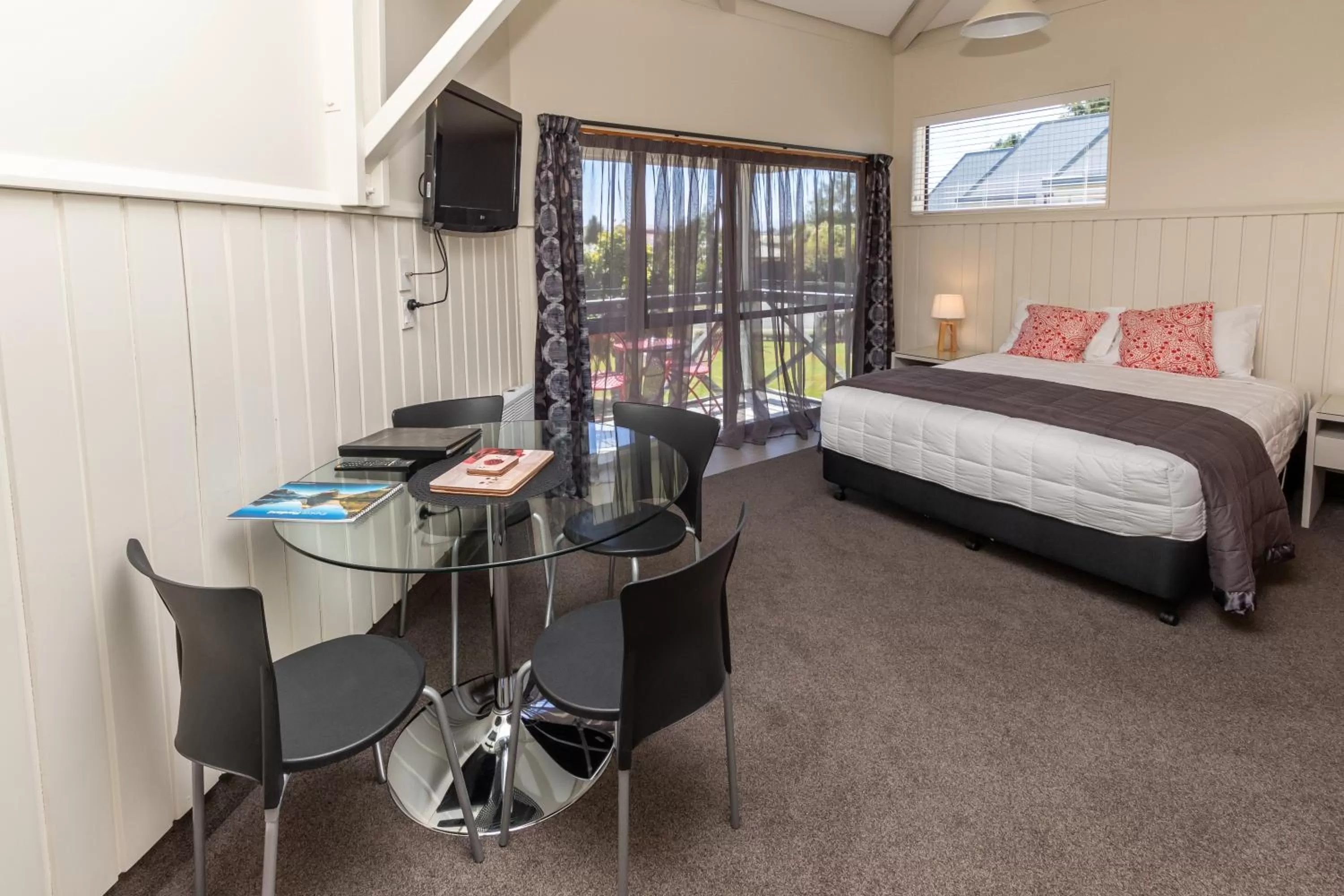 Photo of the whole room, Bed in ASURE Explorer Motel & Apartments