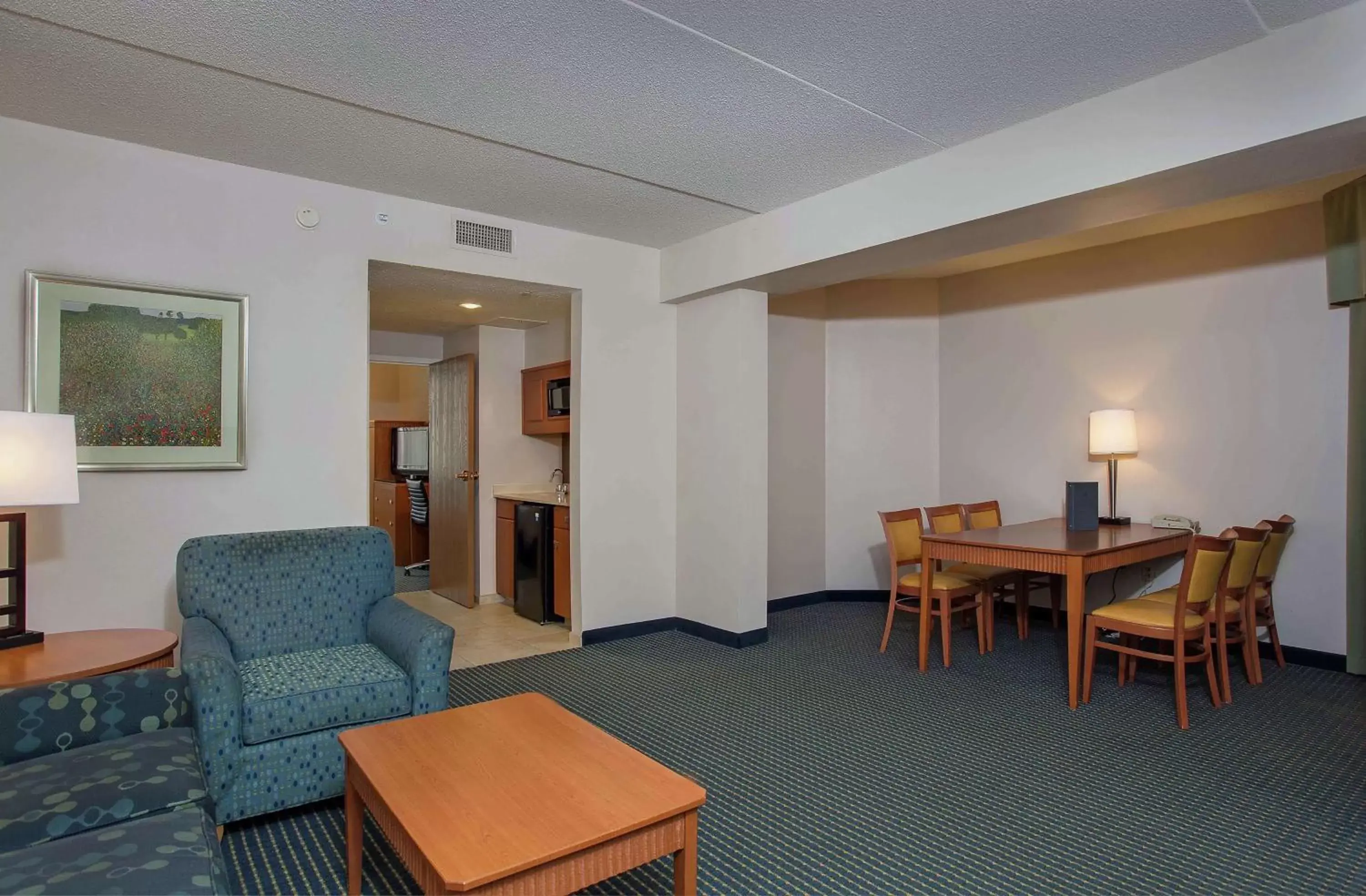 Living room, Seating Area in Embassy Suites Lexington