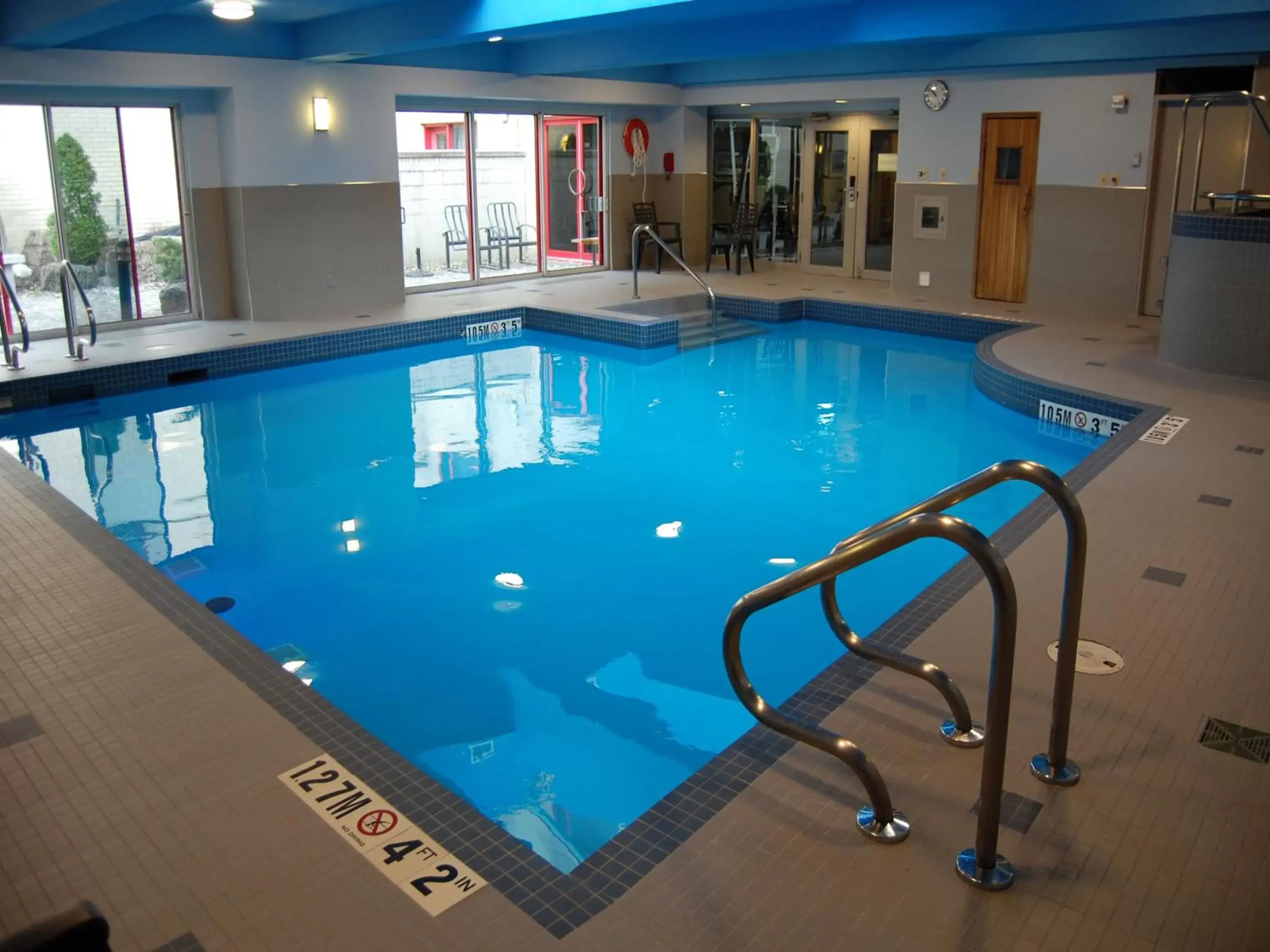 Swimming Pool in Holiday Inn Montreal Centre Ville Downtown, an IHG Hotel