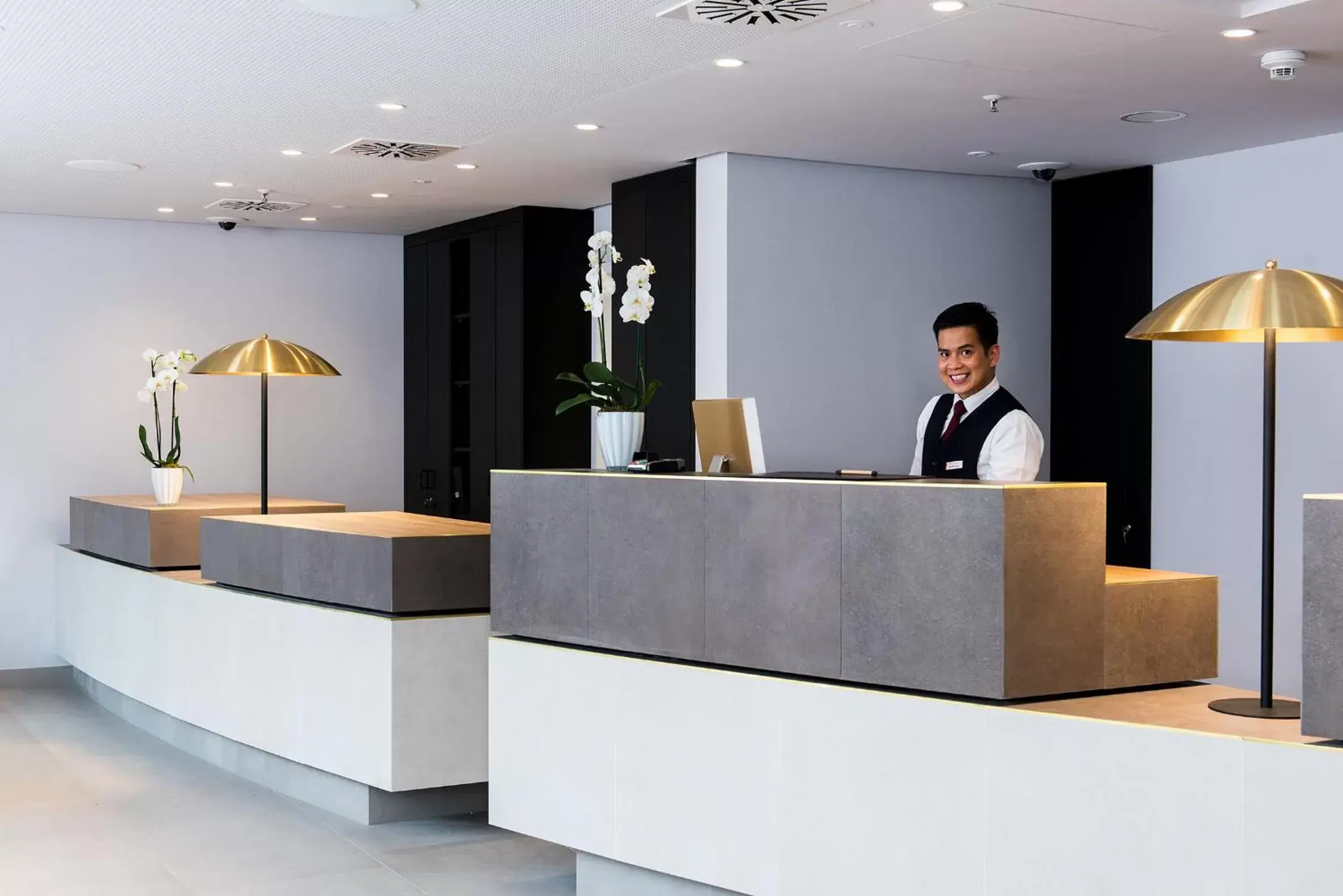 Lobby or reception in Fleming's Express Hotel Frankfurt - former IntercityHotel Frankfurt