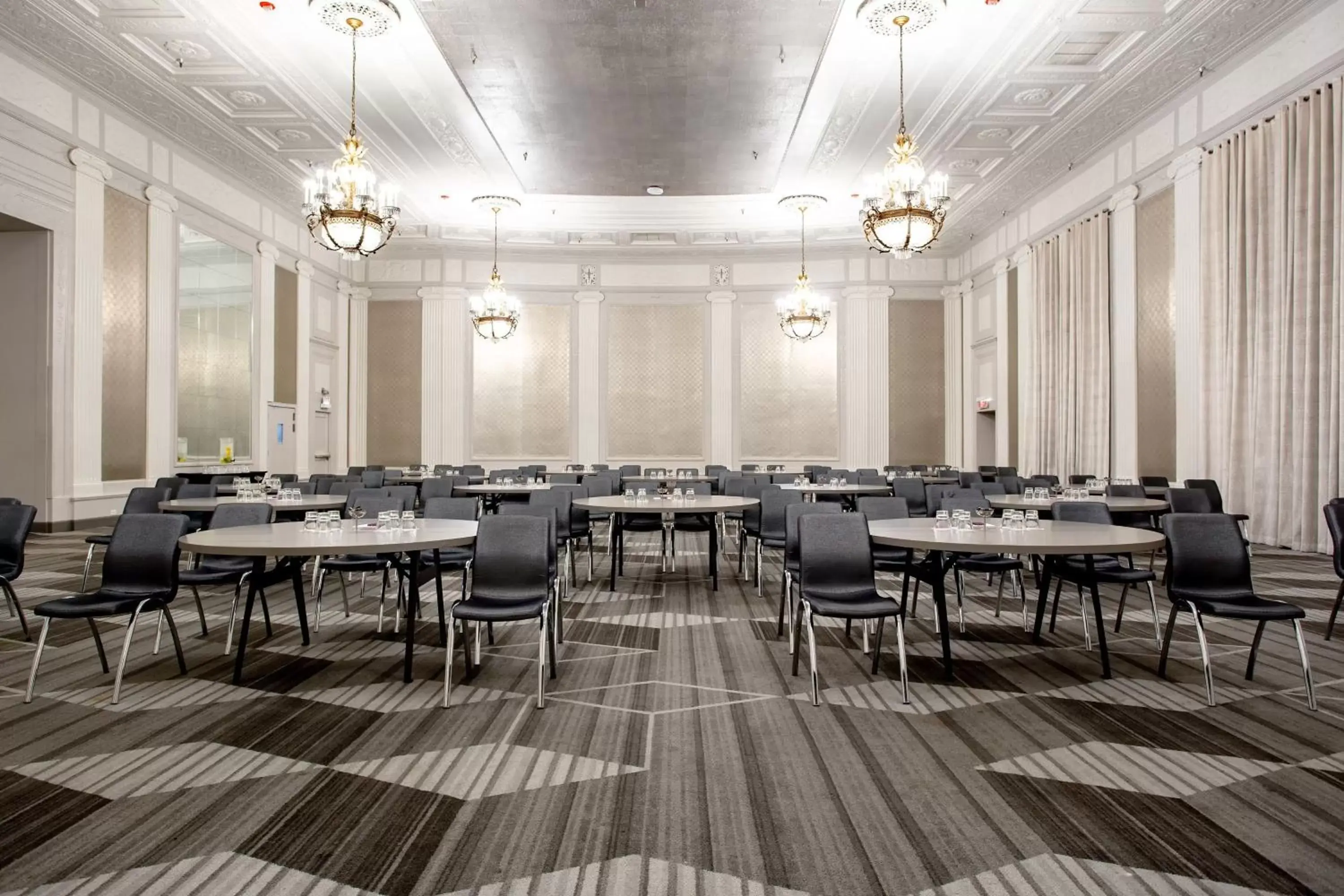 Meeting/conference room, Restaurant/Places to Eat in W Chicago - City Center