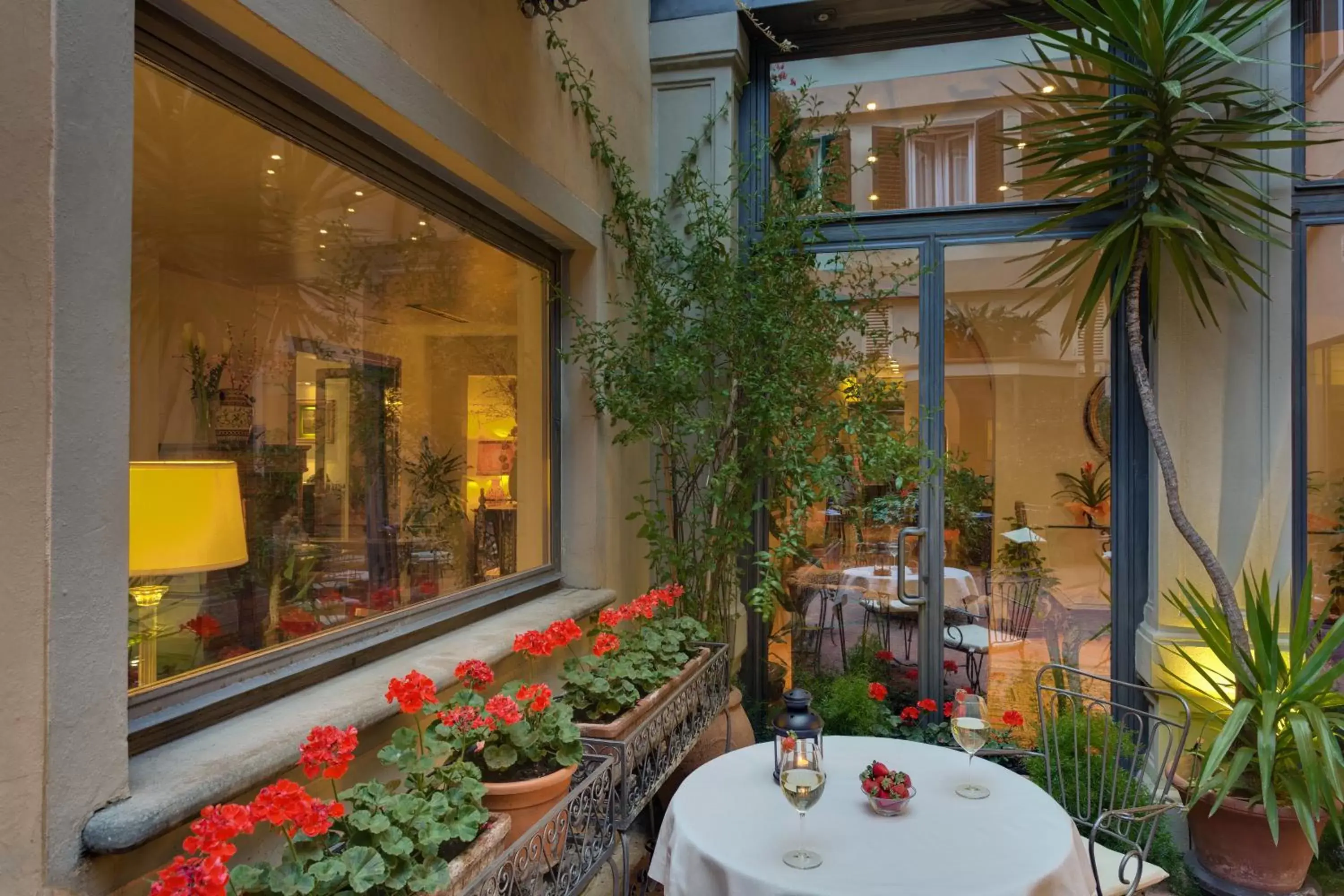Patio, Restaurant/Places to Eat in Rivoli Boutique Hotel