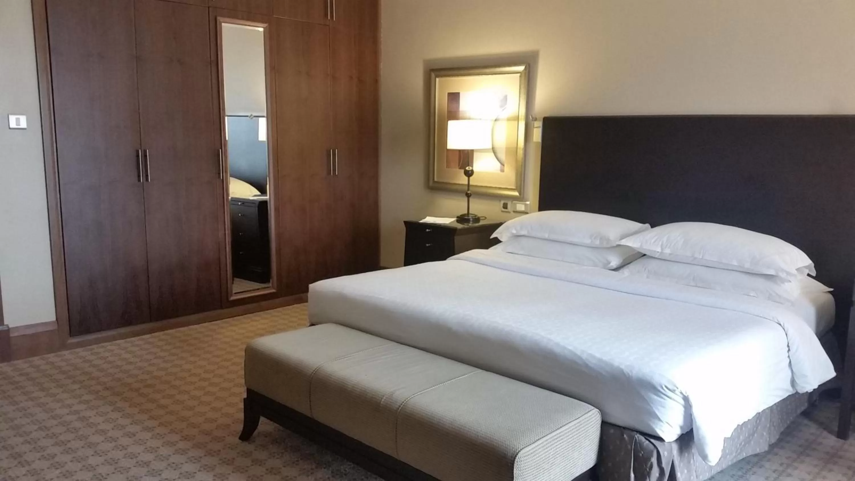 Bedroom, Bed in Sheraton Khalidiya Hotel