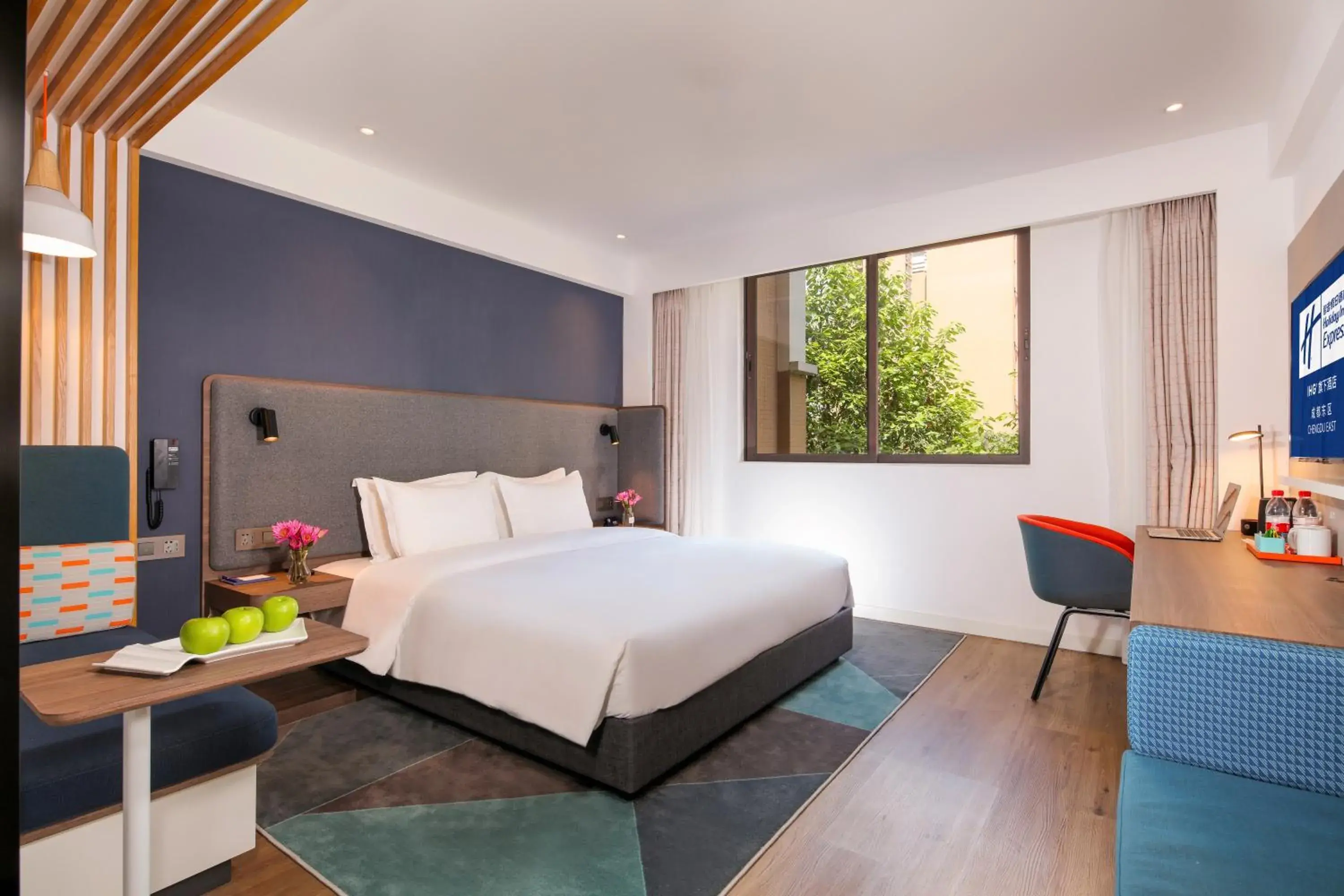 Bed in Holiday Inn Express Chengdu East, an IHG Hotel