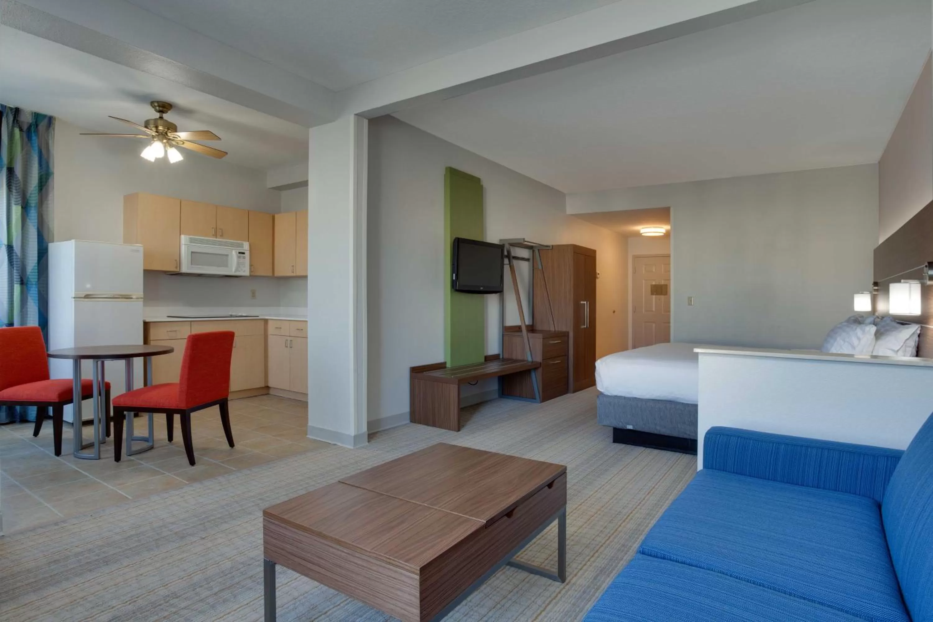 Living room, Bed in Holiday Inn Express & Suites Orlando International Airport by IHG