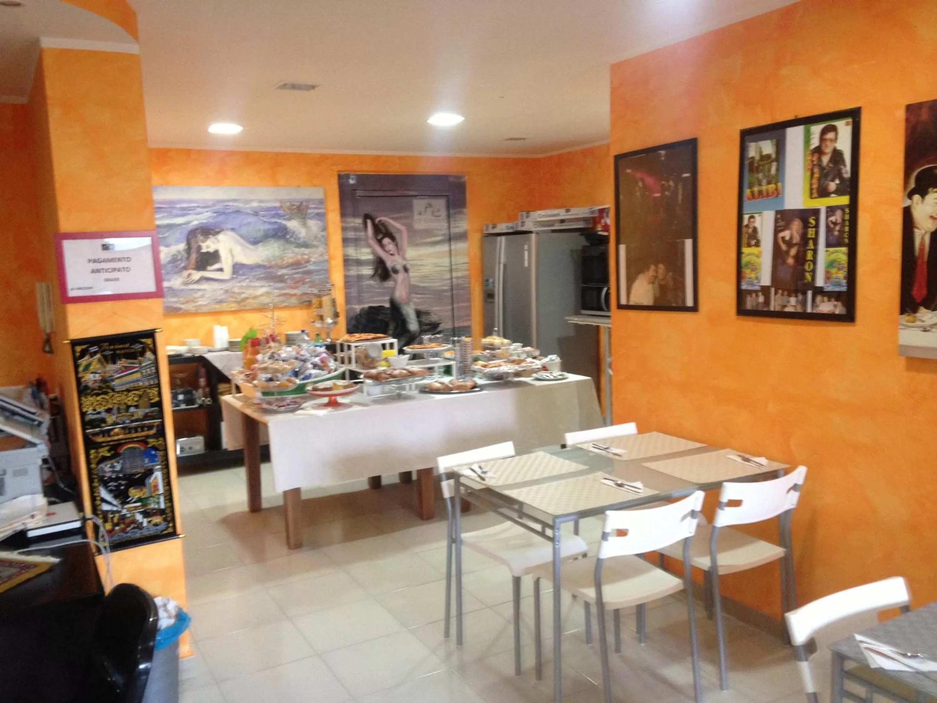 Restaurant/places to eat in Le Sirene Bed and Breakfast