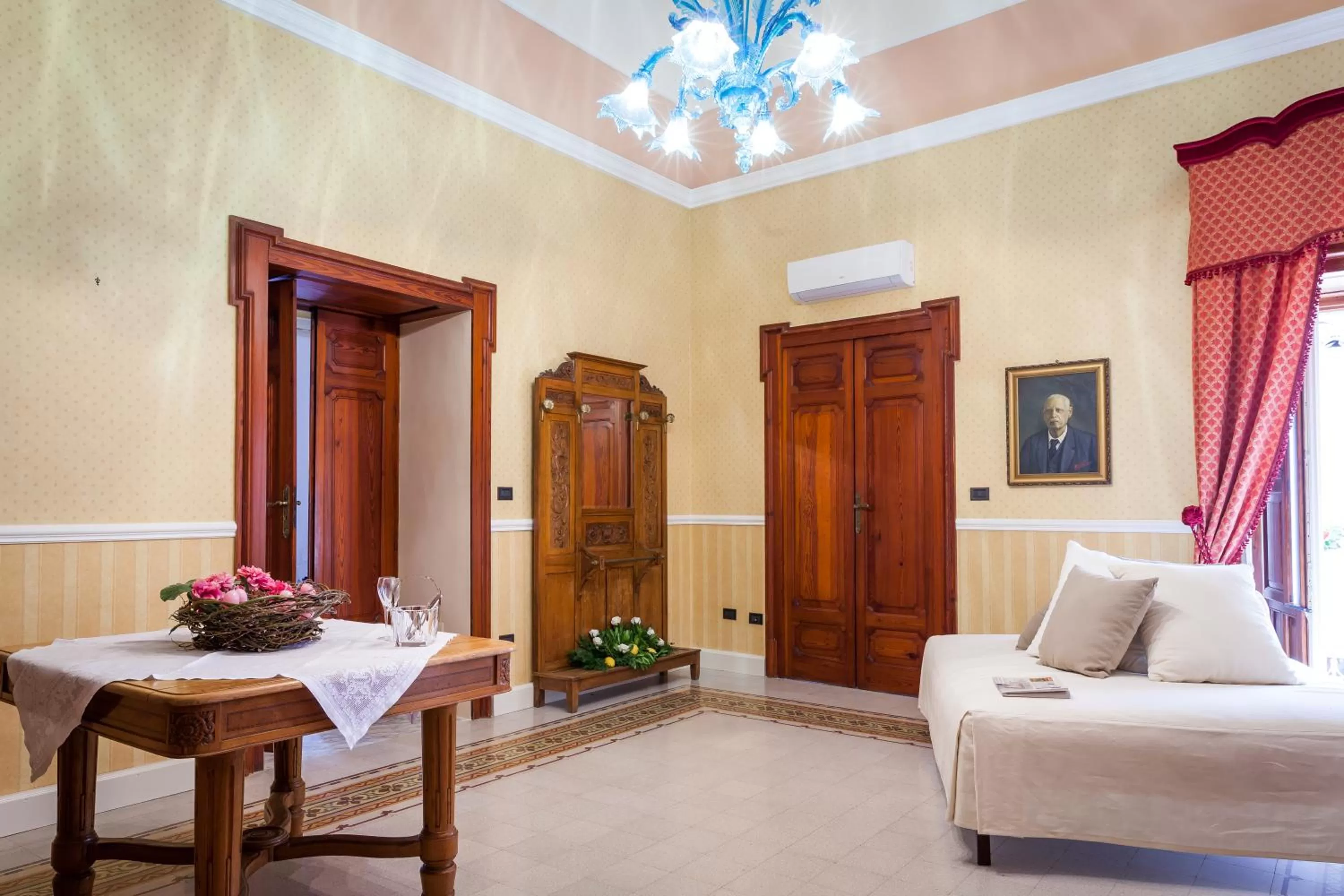 Living room in Palazzo Montalbano