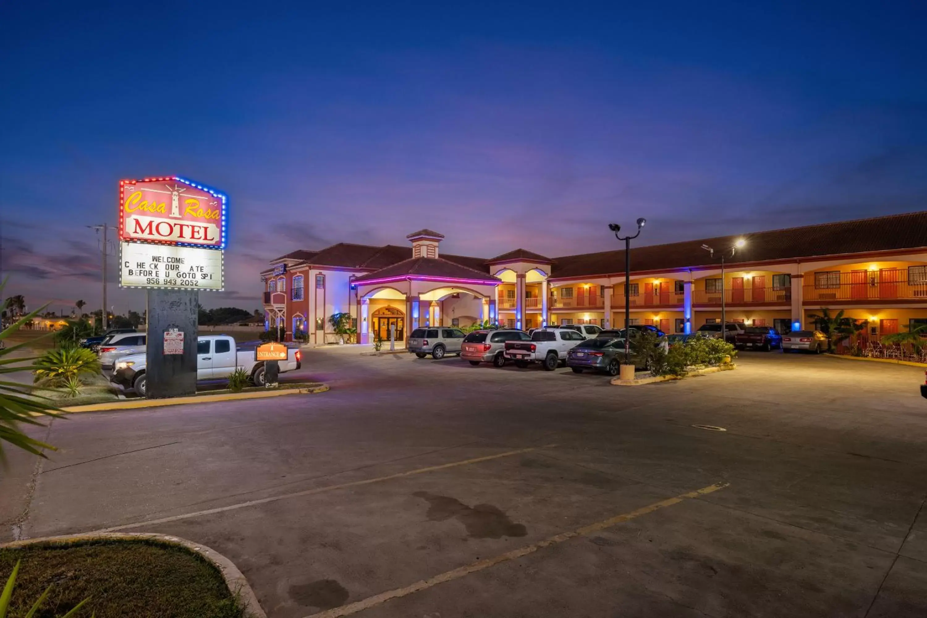 Parking, Property Building in Casa Rosa Inn