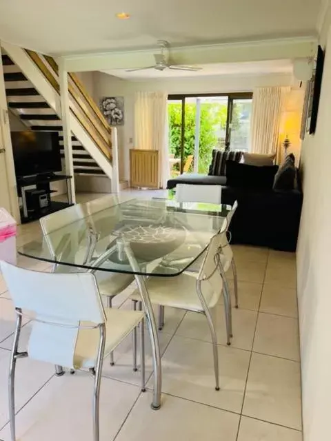 Dining Area in Nautilus Noosa Holiday Resort