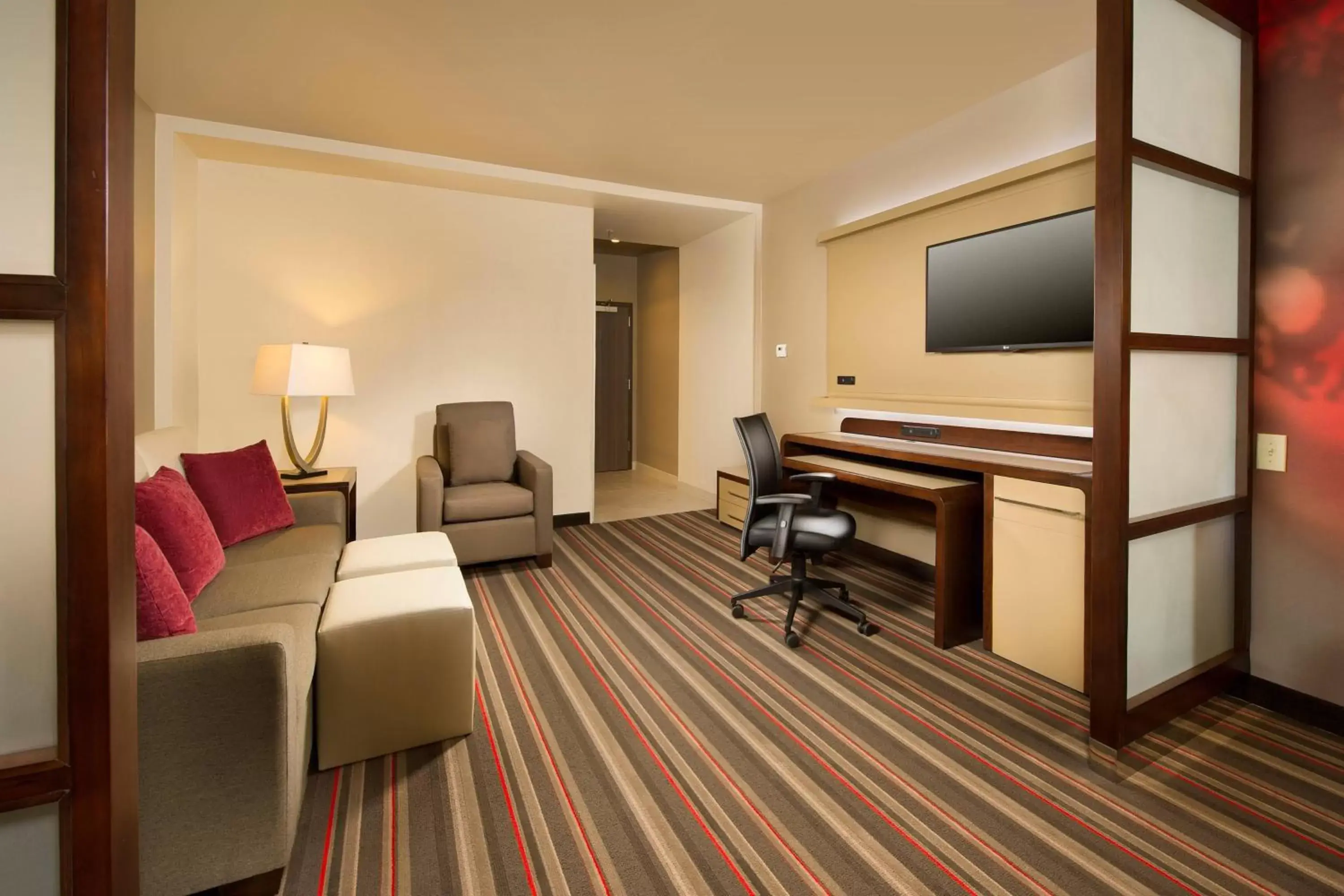 Living room, Seating Area in Courtyard by Marriott Dallas DFW Airport North/Grapevine