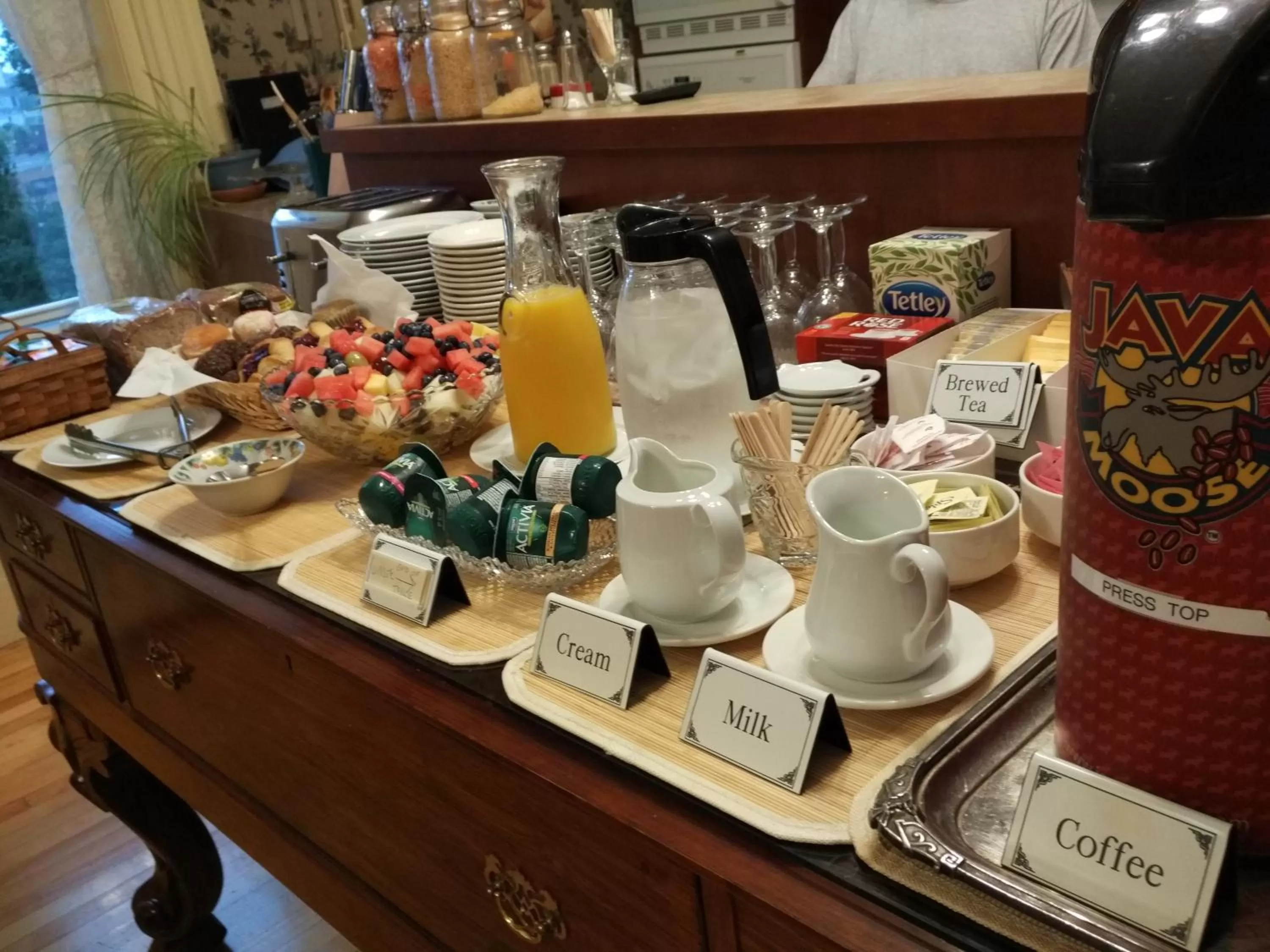 Breakfast in Homeport Historic B&B