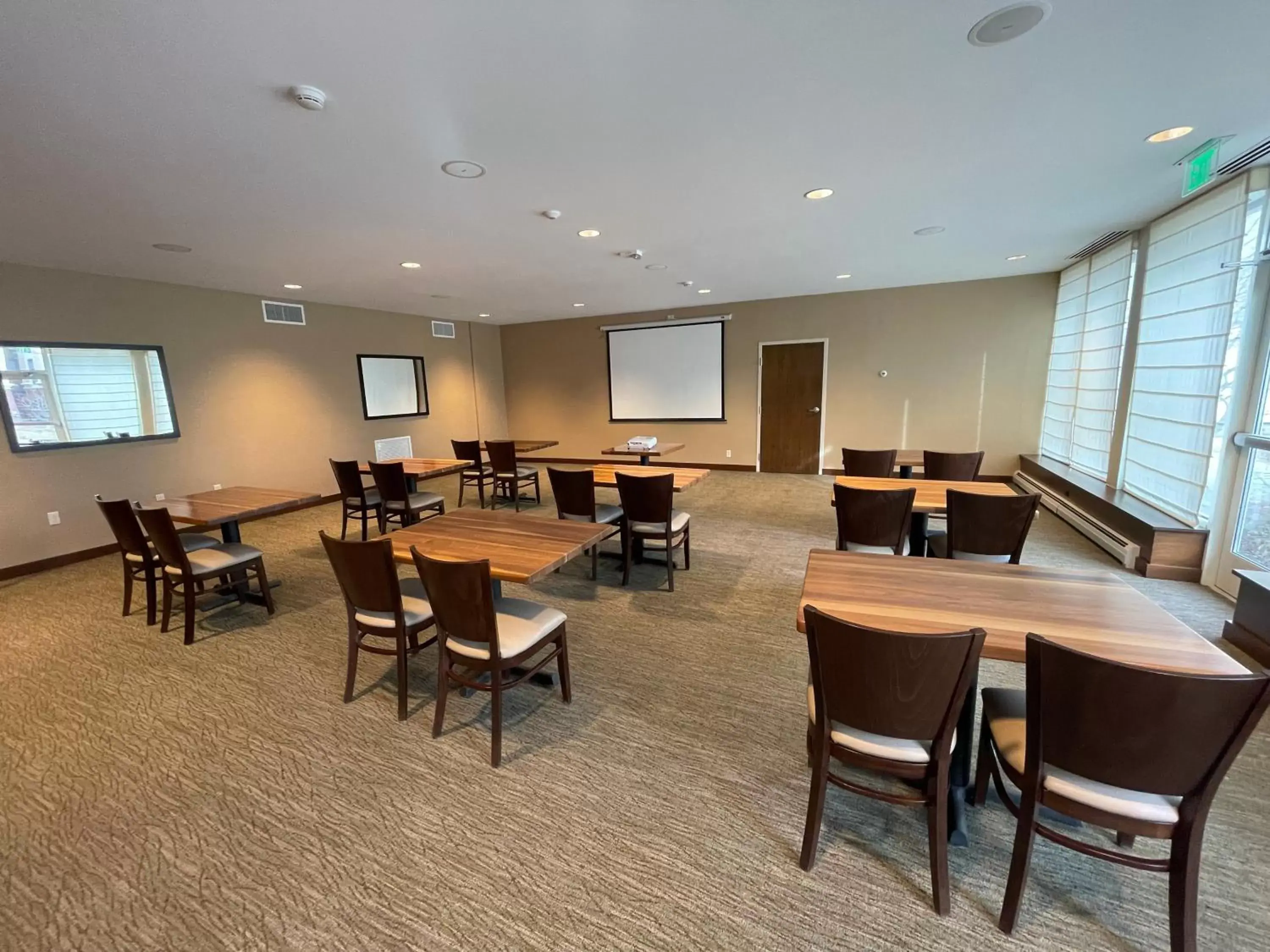 Meeting/conference room, Restaurant/Places to Eat in Holiday Inn Bangor, an IHG Hotel