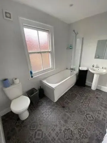 Bathroom in Hardwick Arms Hotel