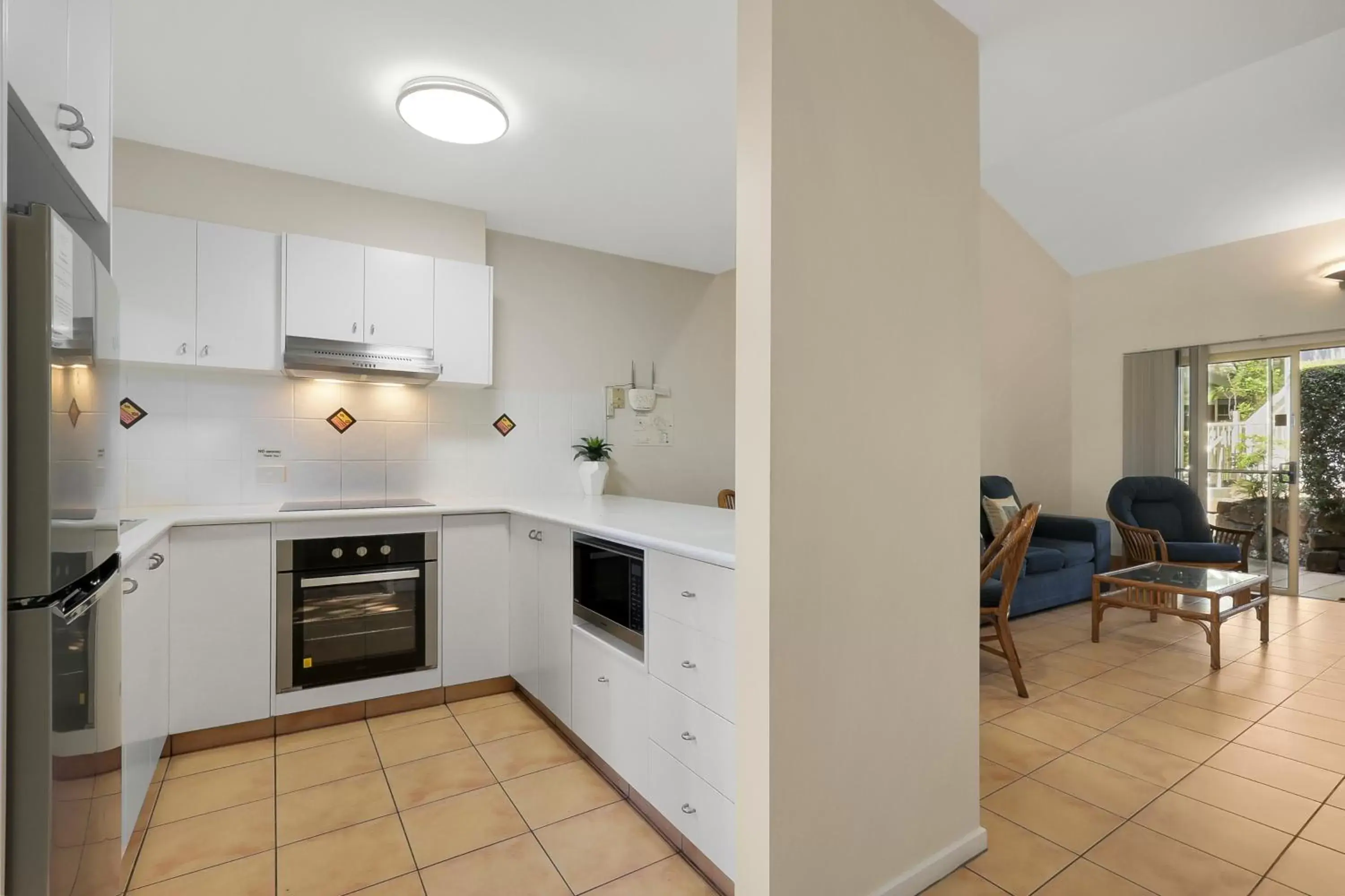 Kitchen/Kitchenette in Lennox Beach Resort