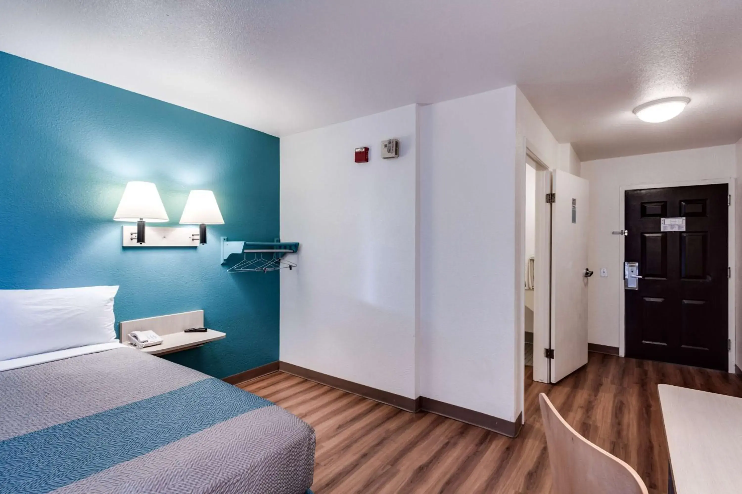 Bedroom, Bed in Motel 6-Spokane, WA - West