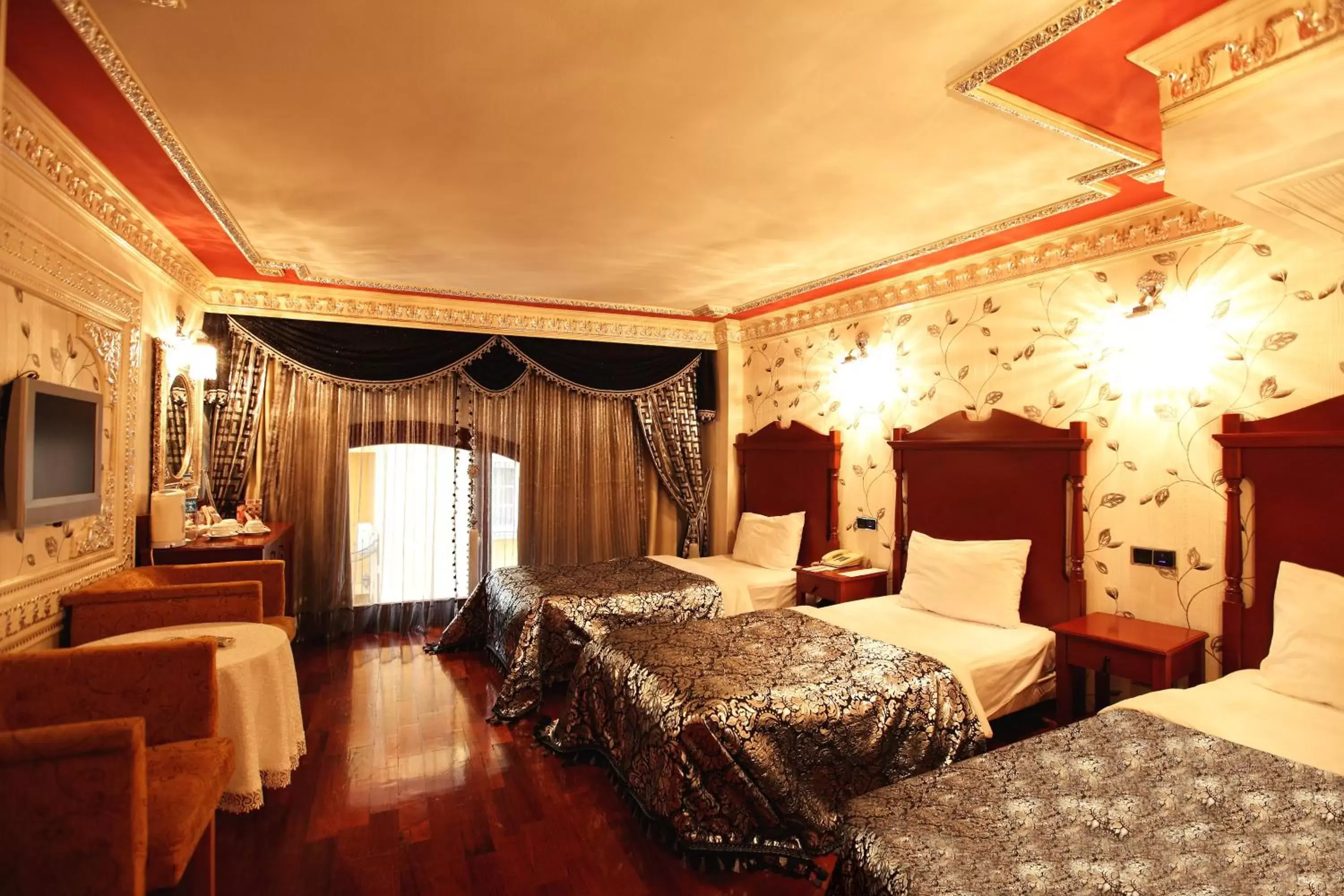 Photo of the whole room in Deluxe Golden Horn Sultanahmet Hotel