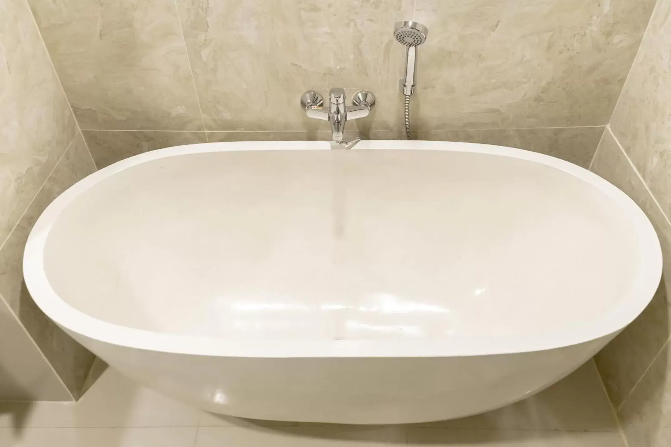 Bath, Bathroom in ASTON Denpasar Hotel & Convention