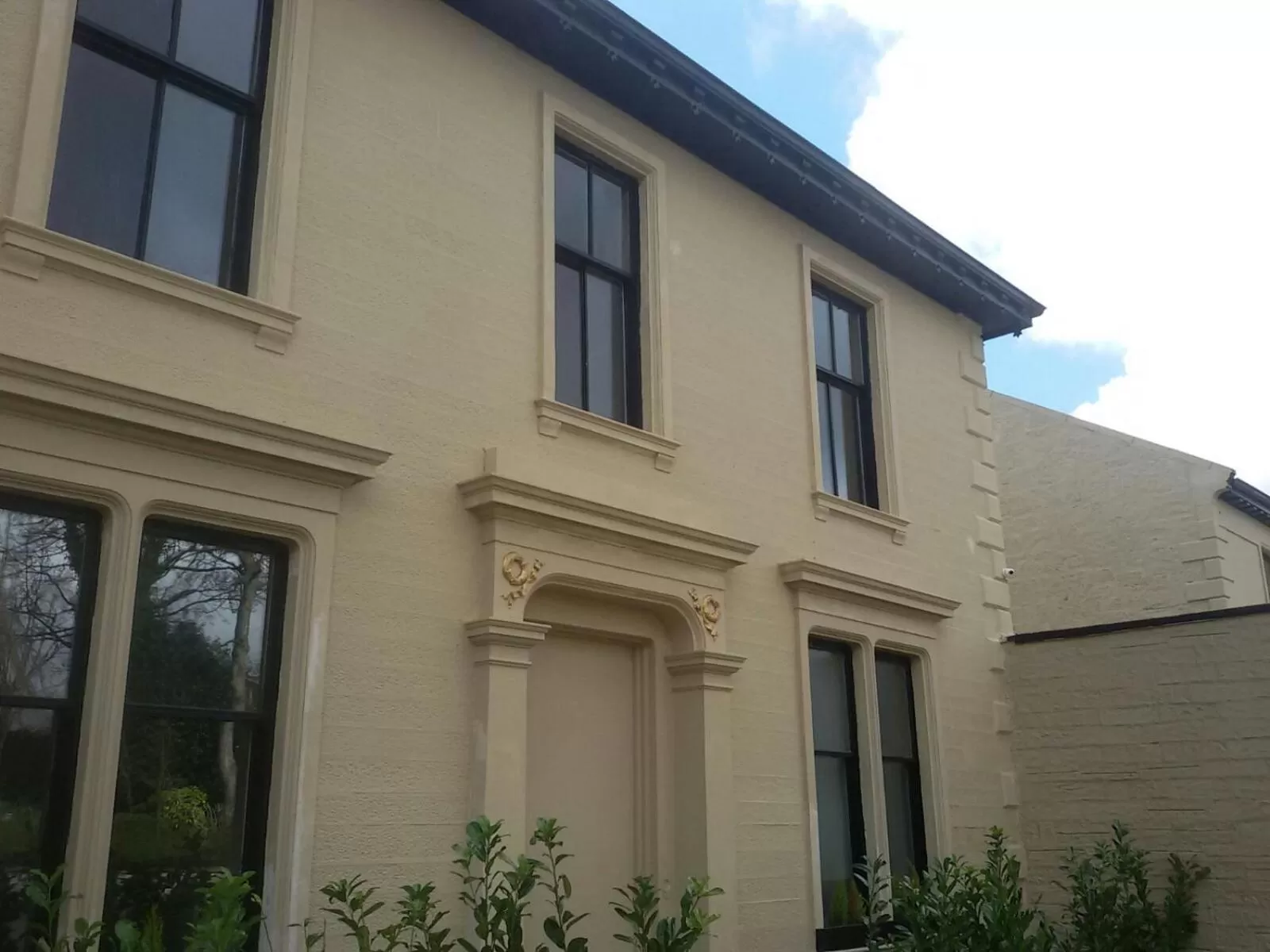 Facade/entrance in Crosshill House