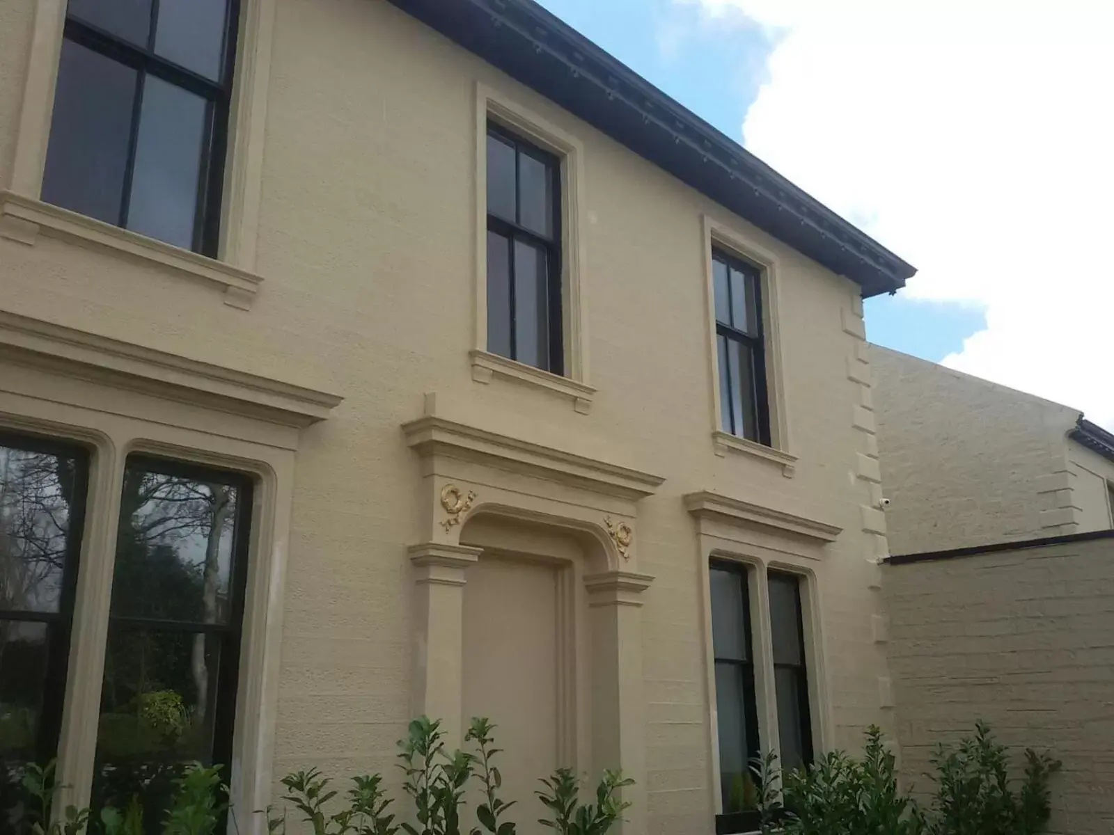 Facade/entrance in Crosshill House Facade/entrance in Crosshill House