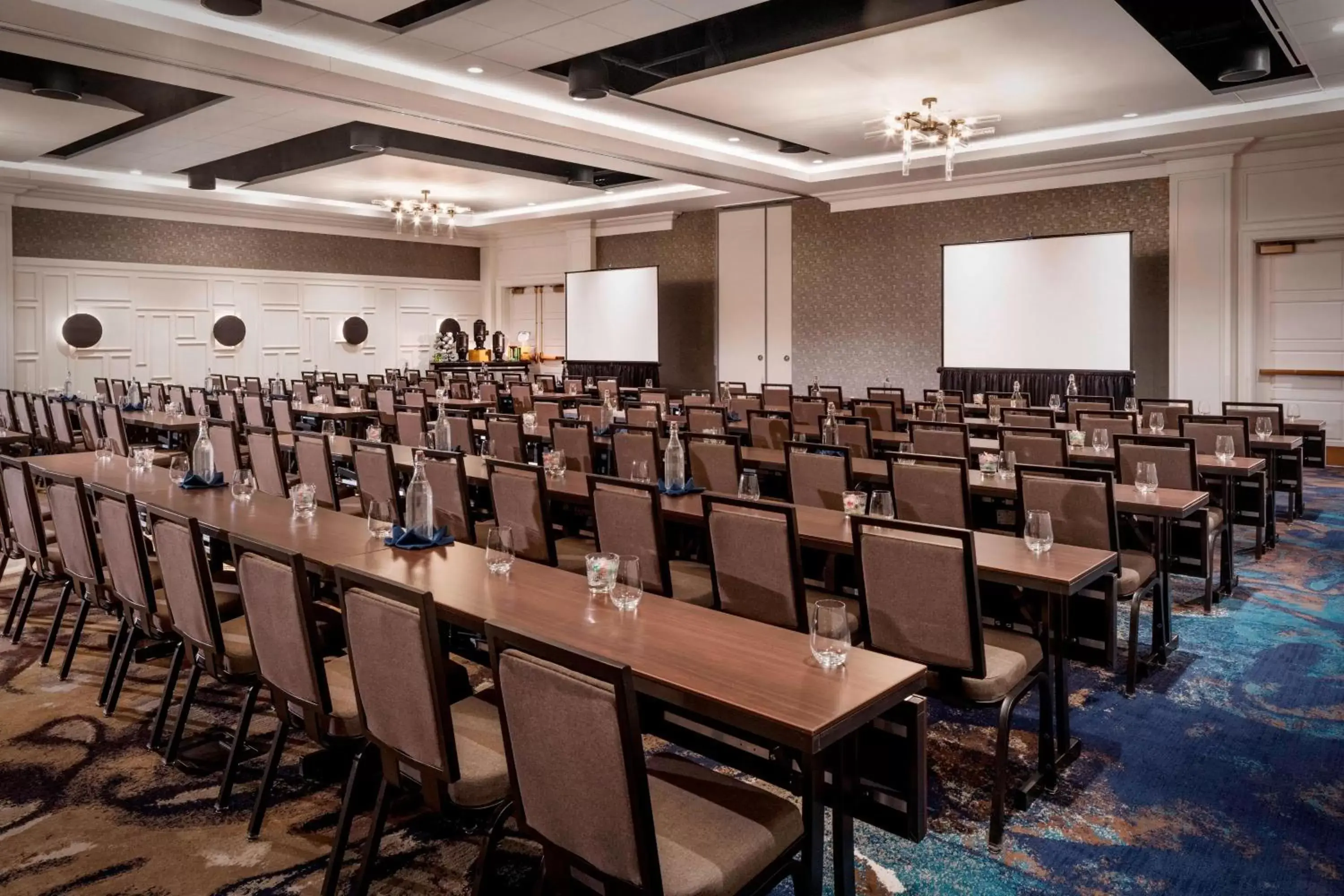 Meeting/conference room in The Elizabeth Hotel, Autograph Collection