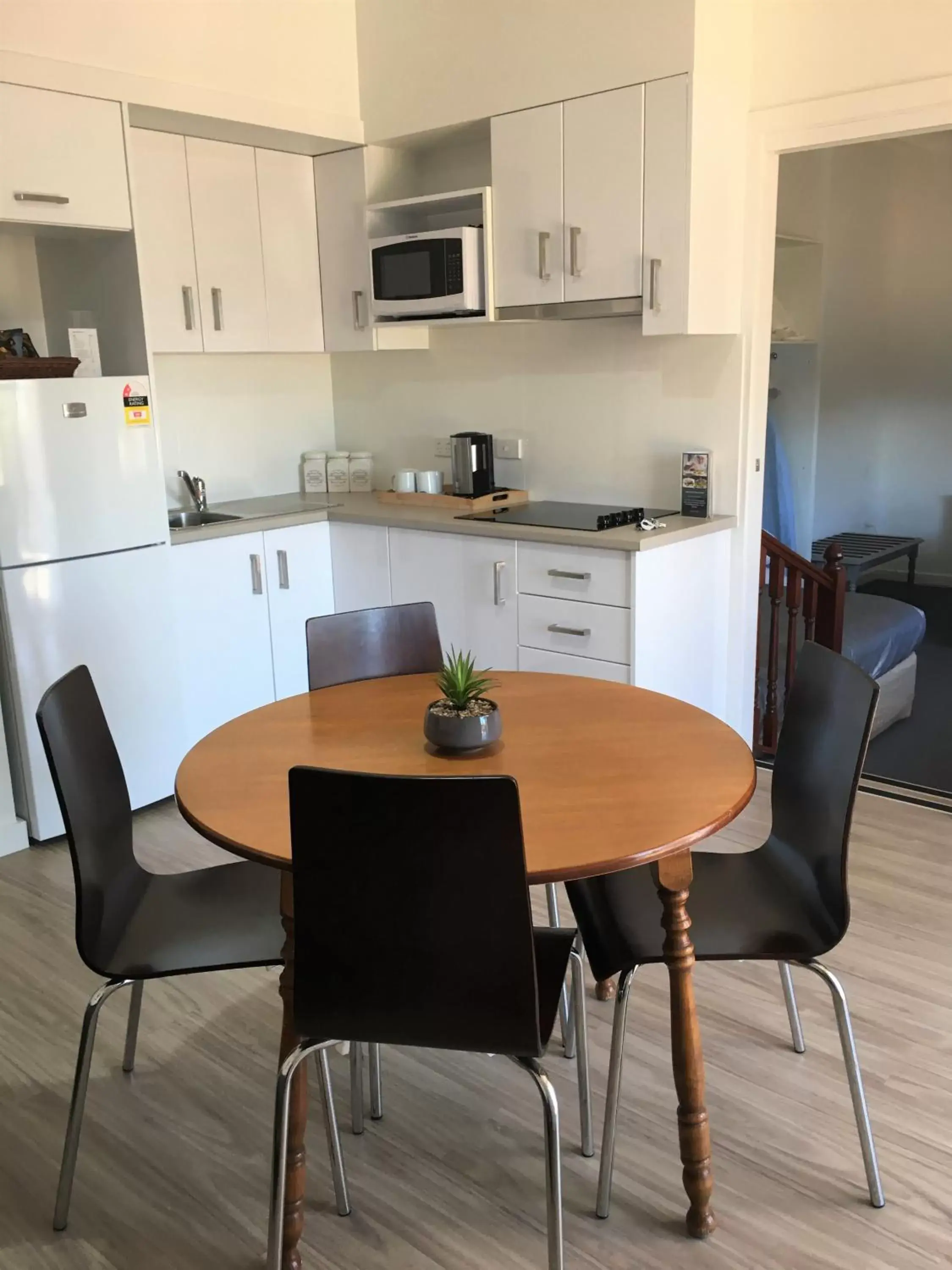 Kitchen or kitchenette, Kitchen/Kitchenette in New England Motor Lodge