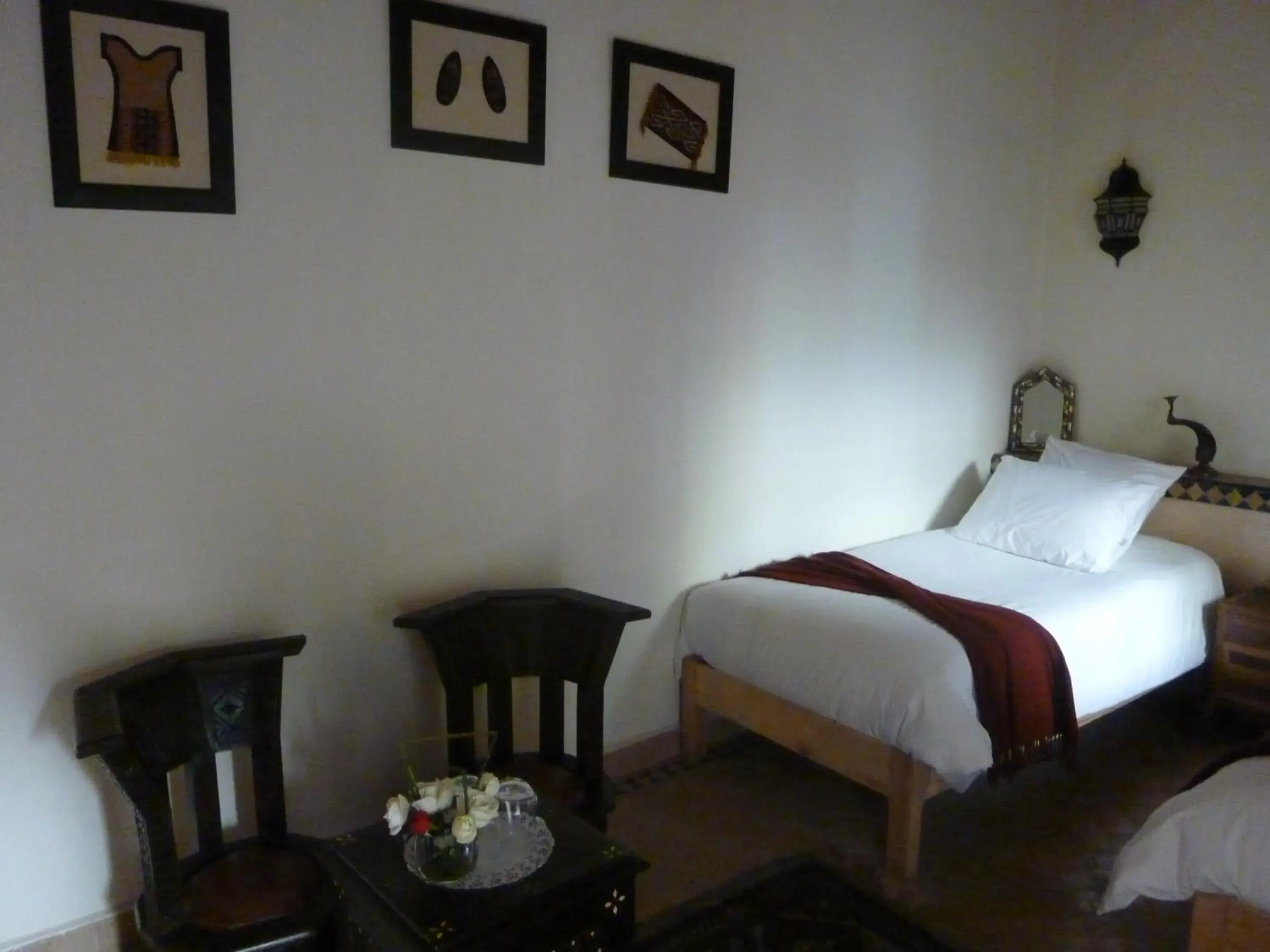 Photo of the whole room, Bed in Riad Les Trois Palmiers El Bacha