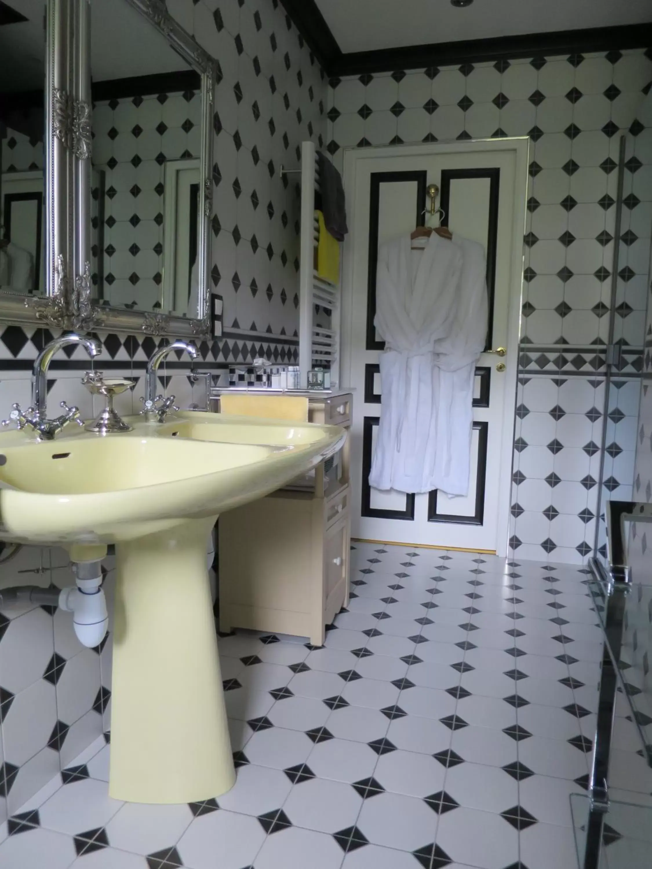 Shower, Bathroom in KerBlondel
