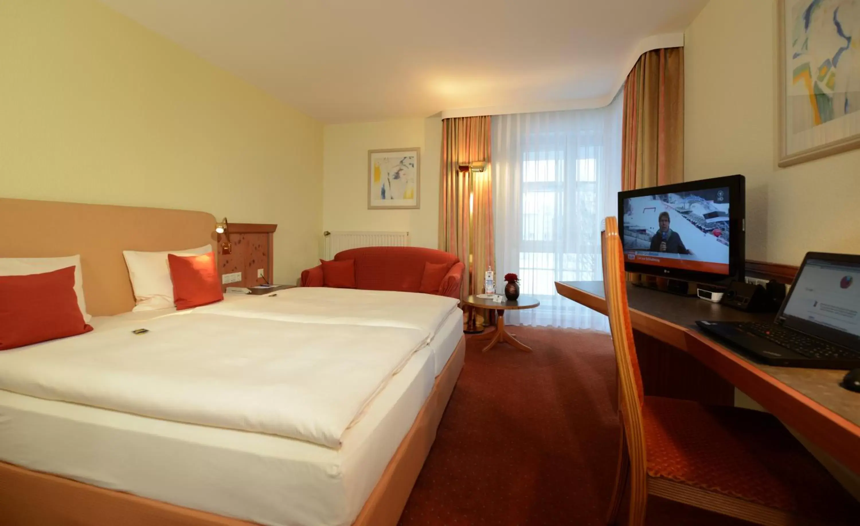 Photo of the whole room, Bed in Best Western Parkhotel Weingarten