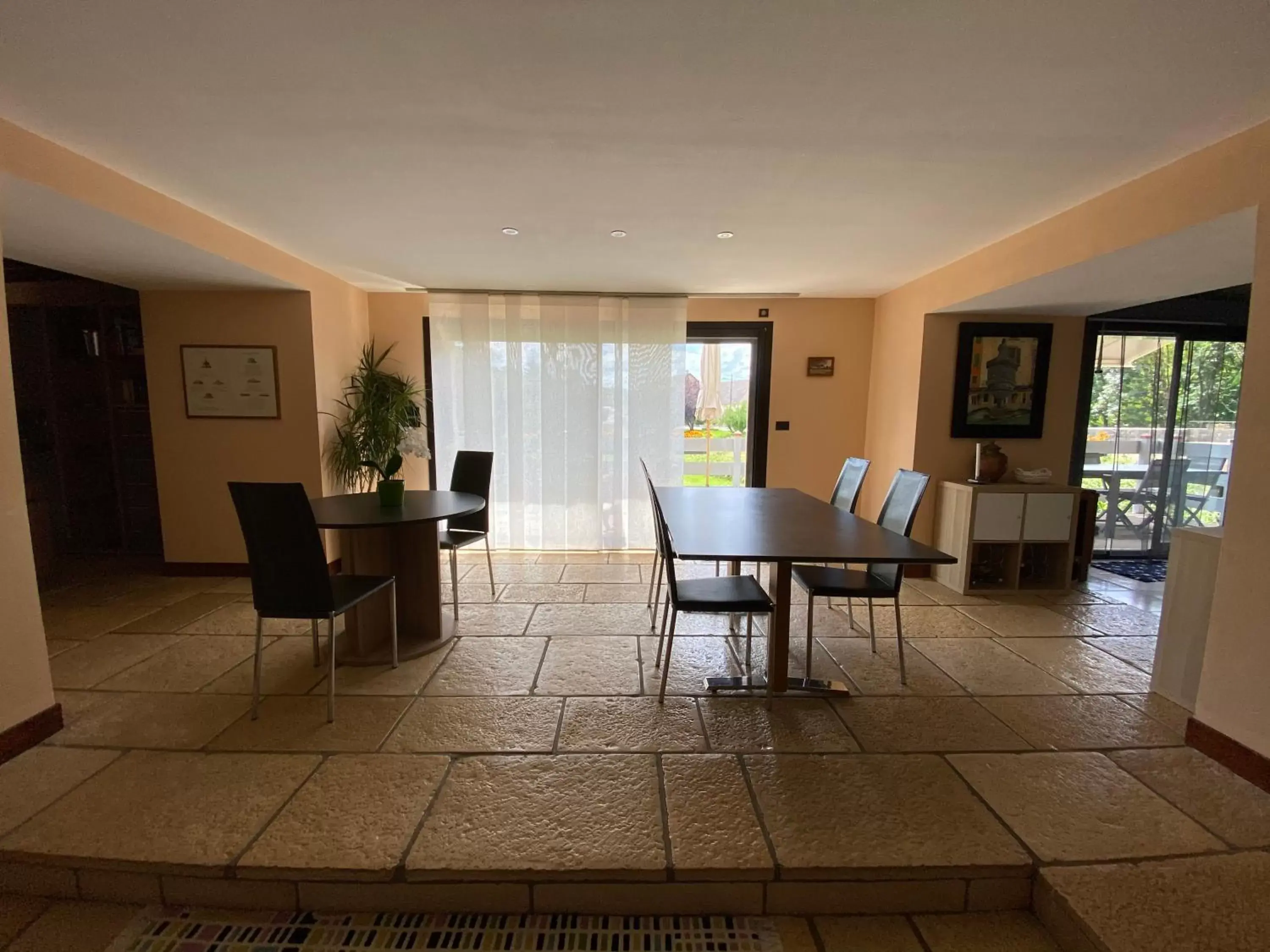 Dining Area in Au lavoir du Serein "Les Écureuils"