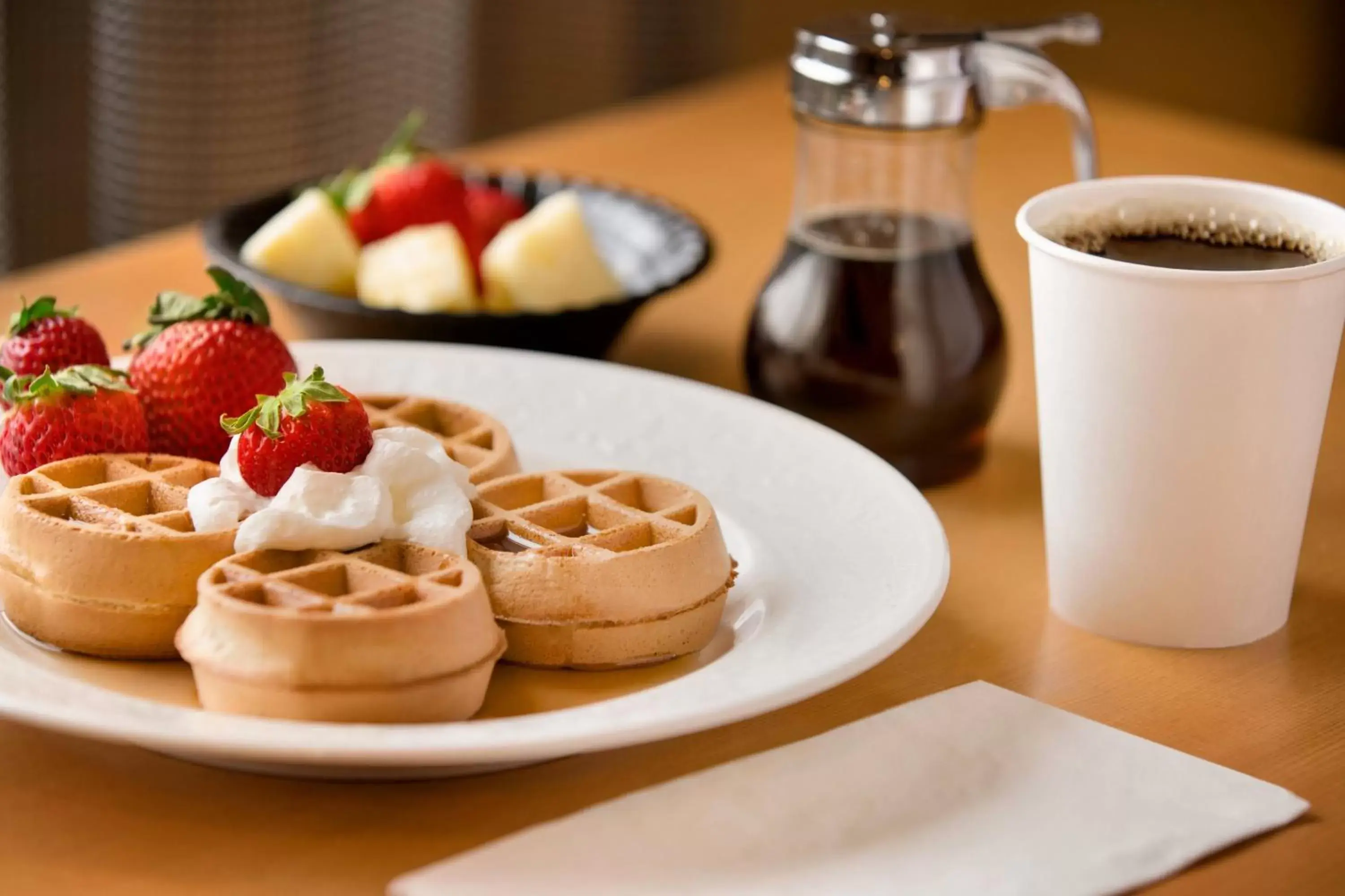 Breakfast in Fairfield Inn & Suites Minneapolis Bloomington/Mall of America