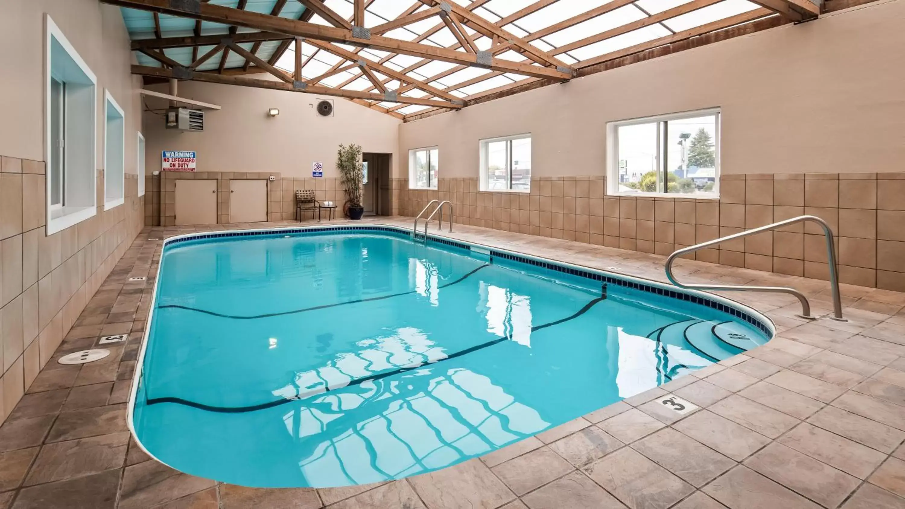 Swimming Pool in Best Western Aladdin Inn