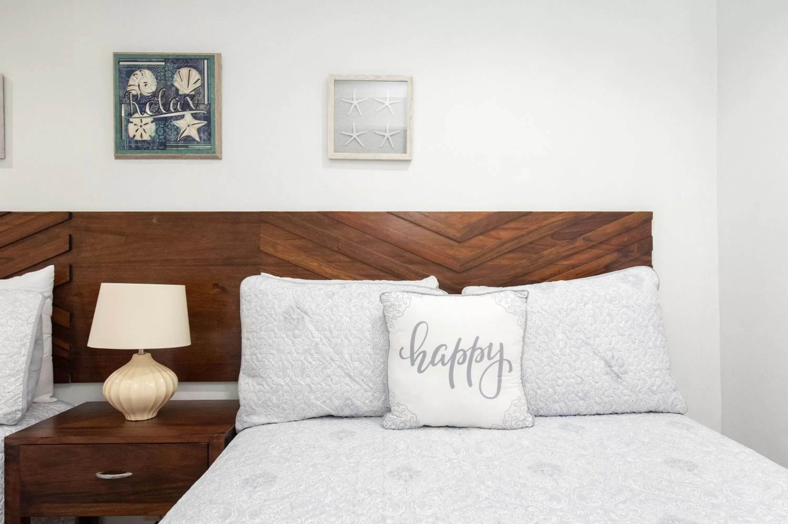 Bed in La Casa de Paz Hotel