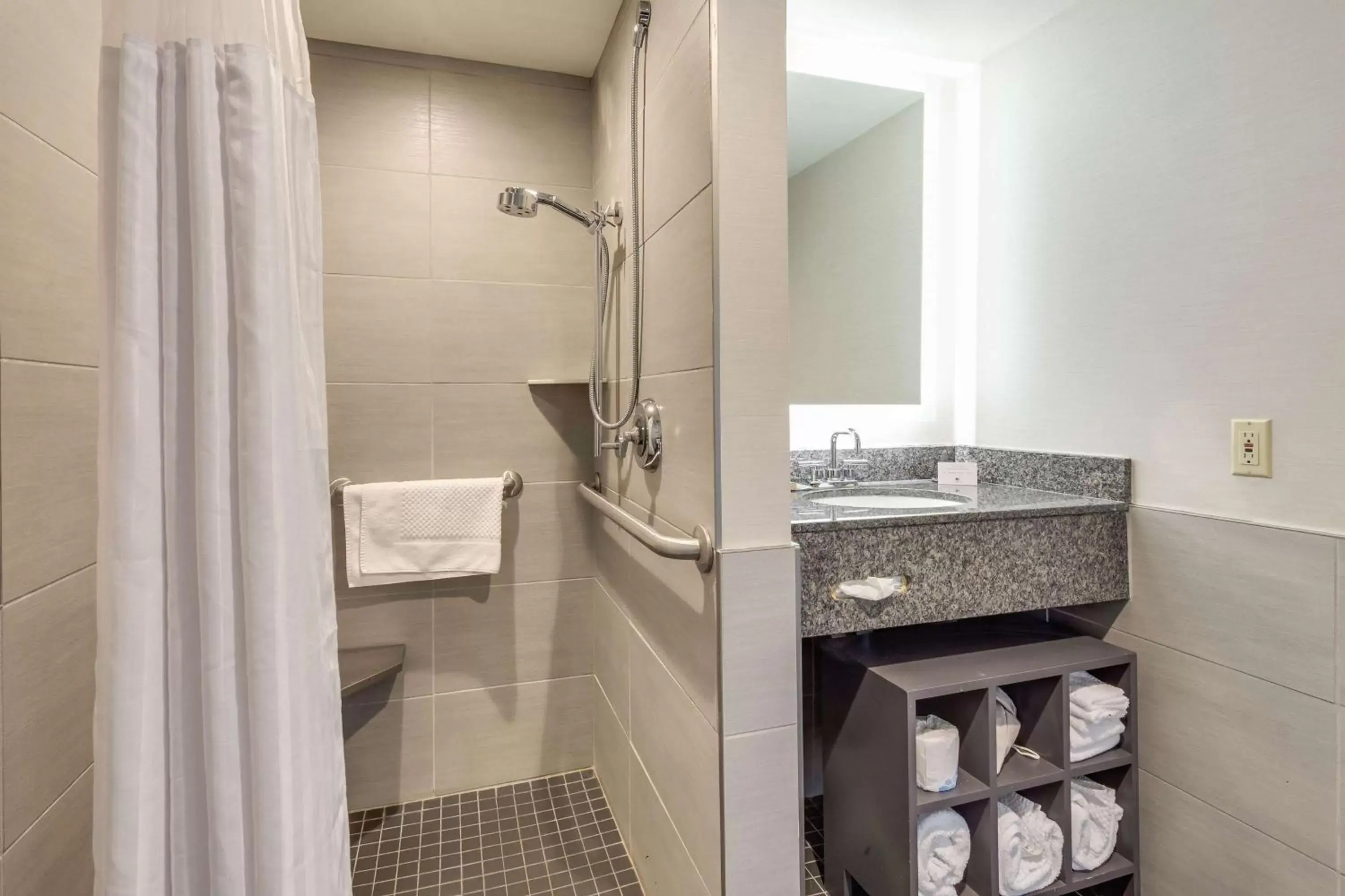 Bathroom in DoubleTree by Hilton Racine Harbourwalk