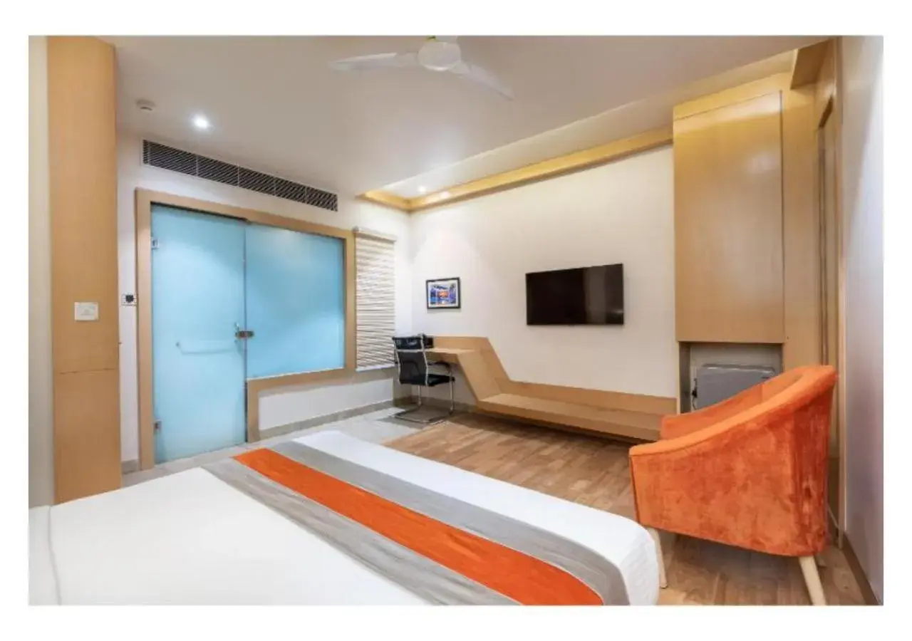 Bedroom, TV/Entertainment Center in Hotel Arihant By DLS Hotels