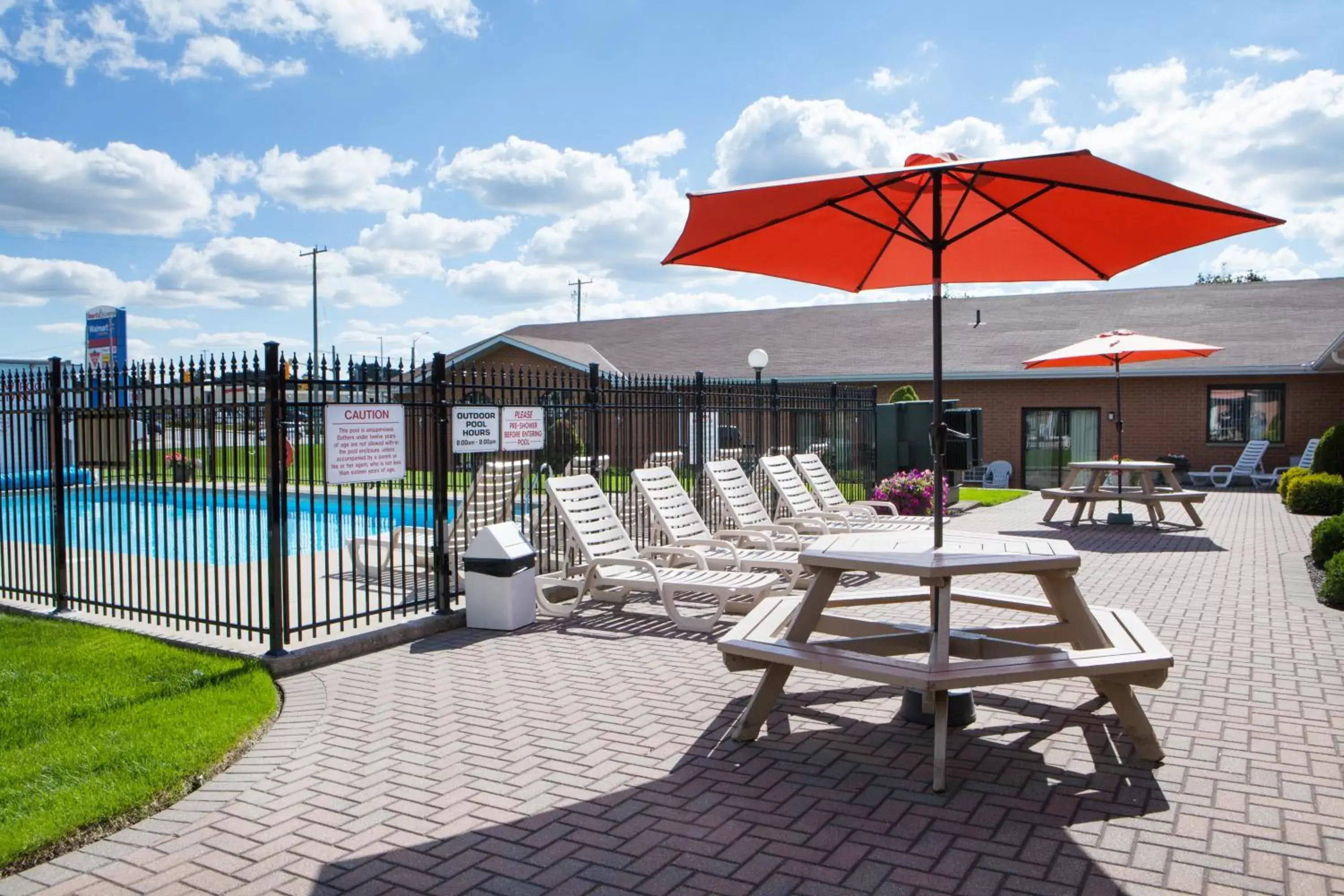 Patio, Swimming Pool in Super 8 by Wyndham Port Elgin